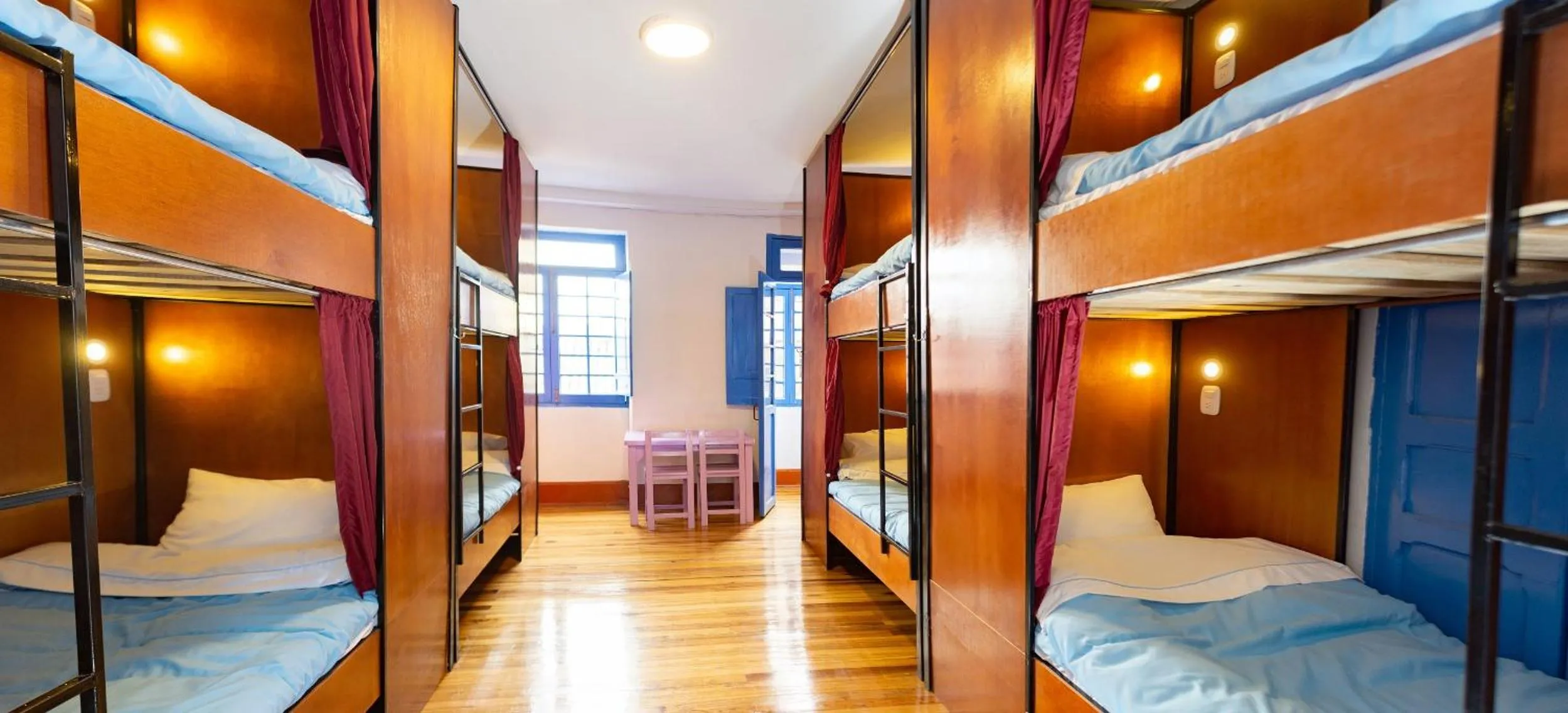 Photo of the whole room, Bed in Granada Hostel