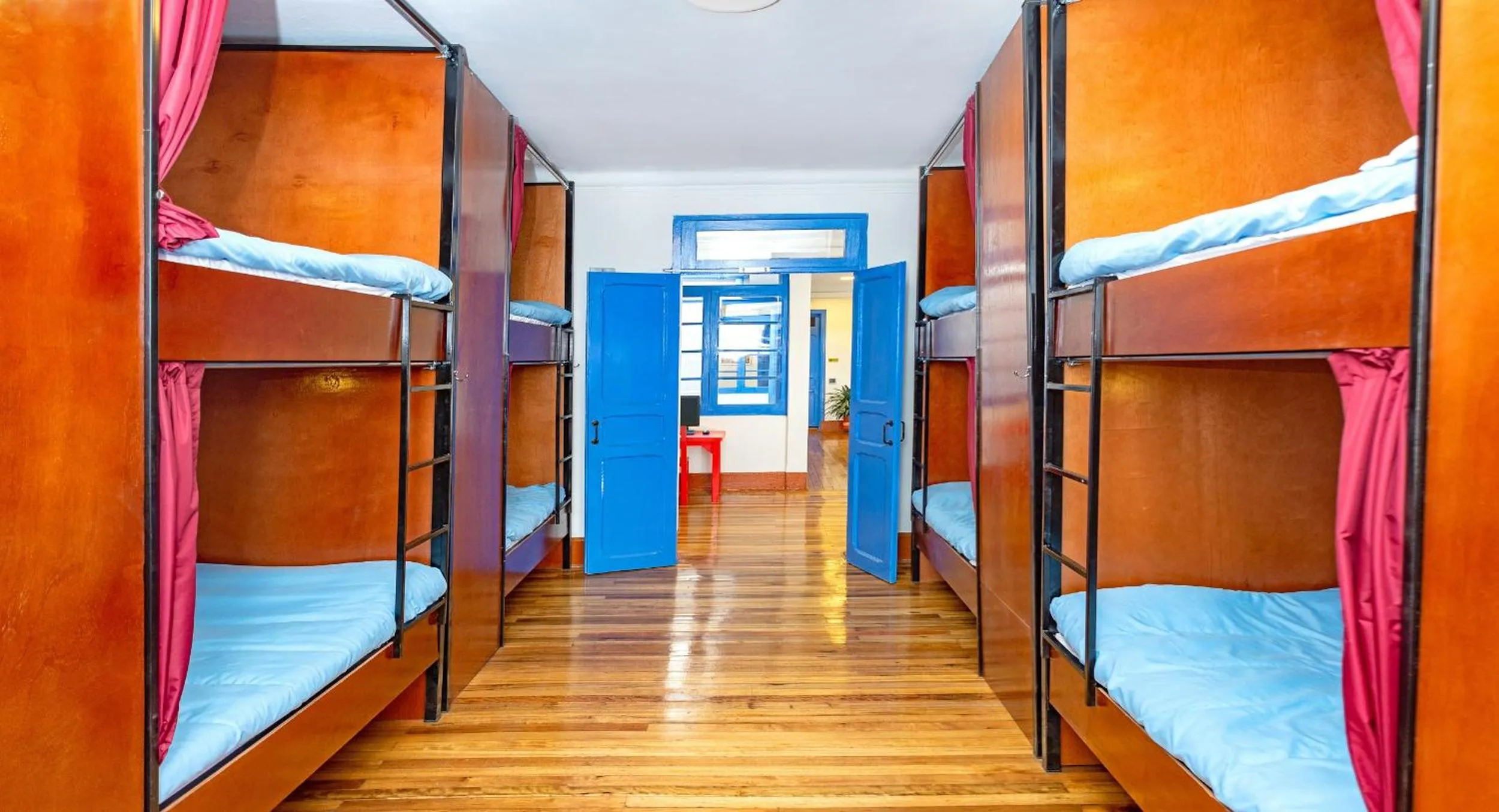 Photo of the whole room, Bed in Granada Hostel
