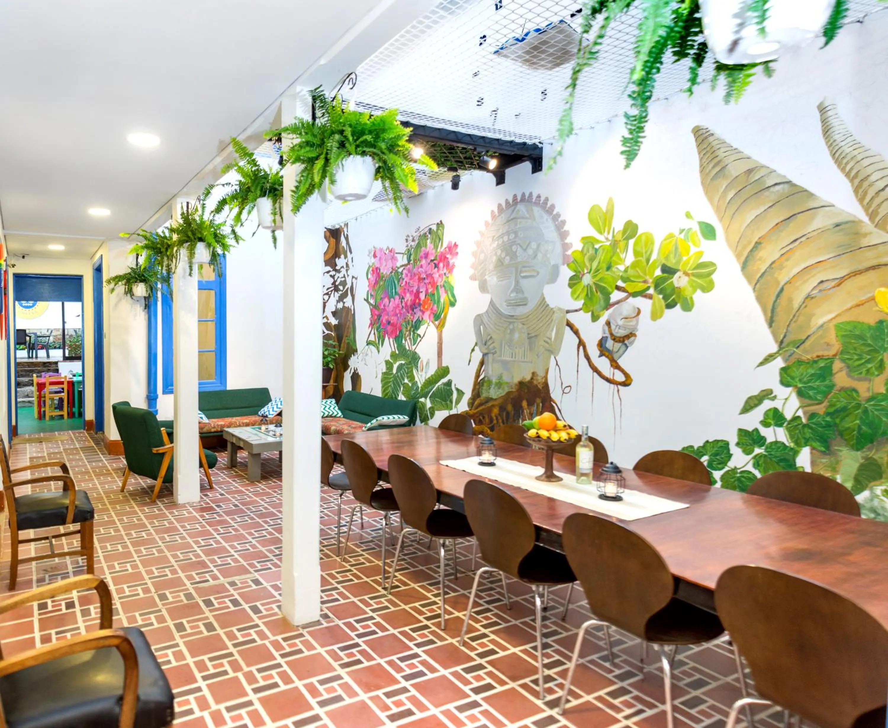 Meeting/conference room in Granada Hostel