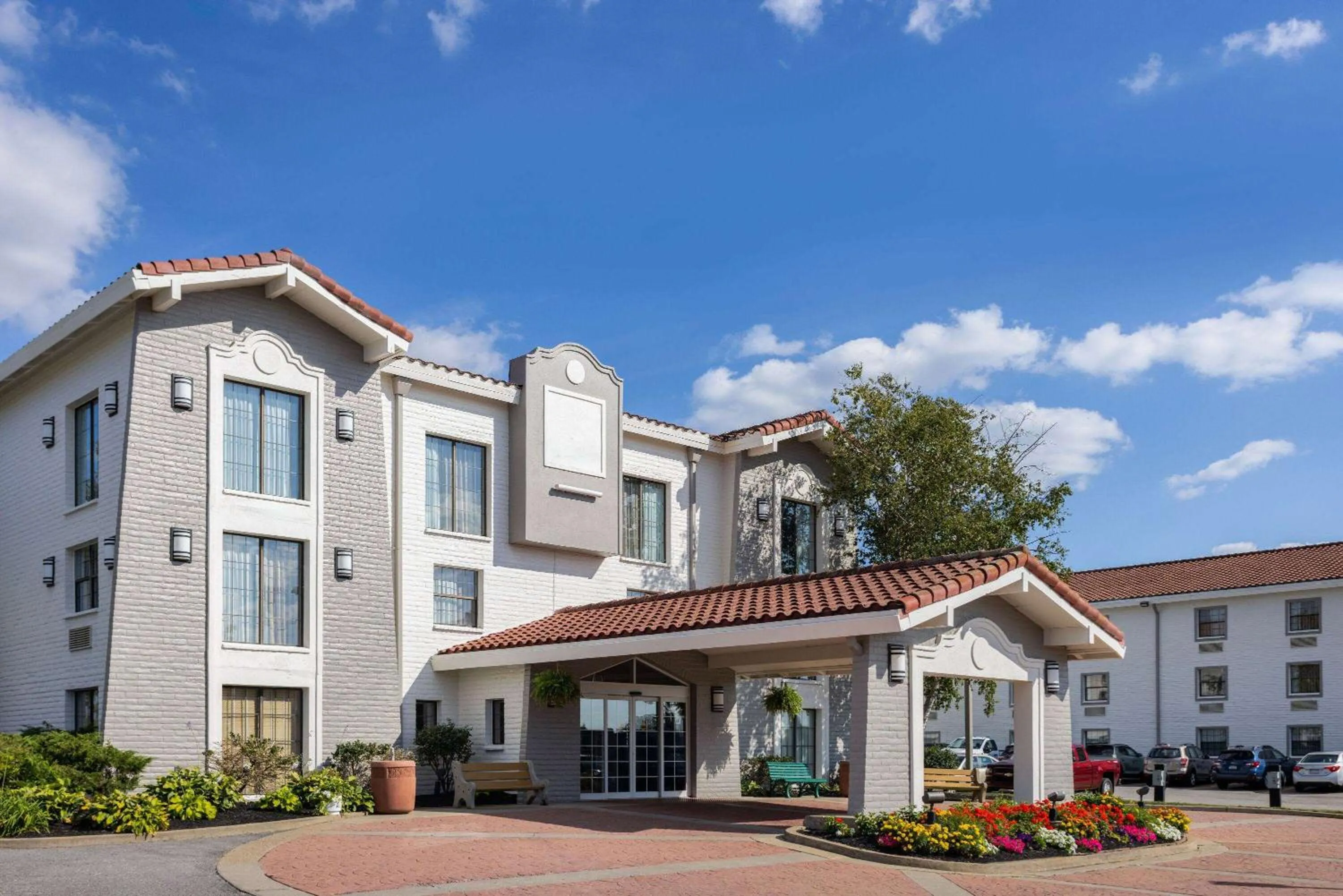 Property building in La Quinta Inn by Wyndham Pittsburgh Airport