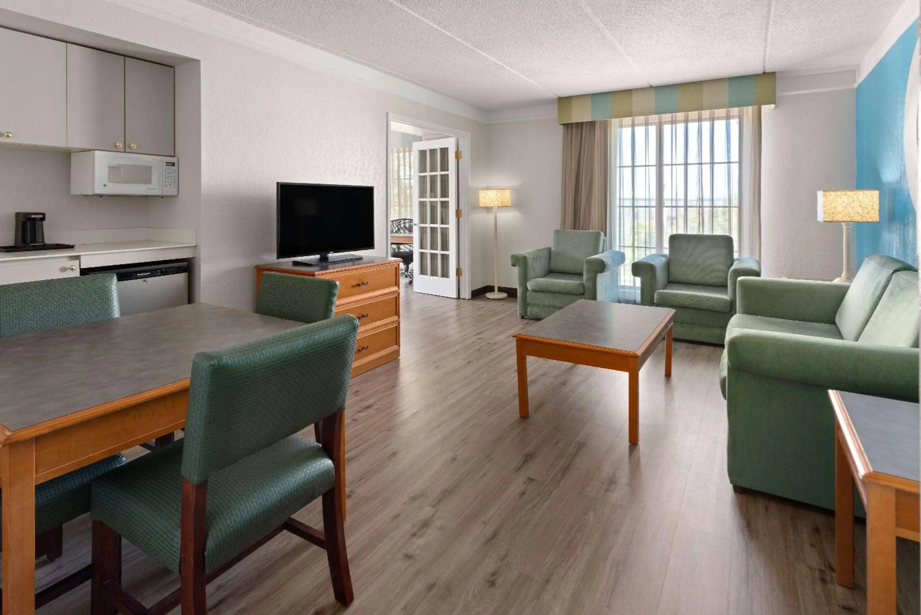 Photo of the whole room in La Quinta Inn by Wyndham Pittsburgh Airport