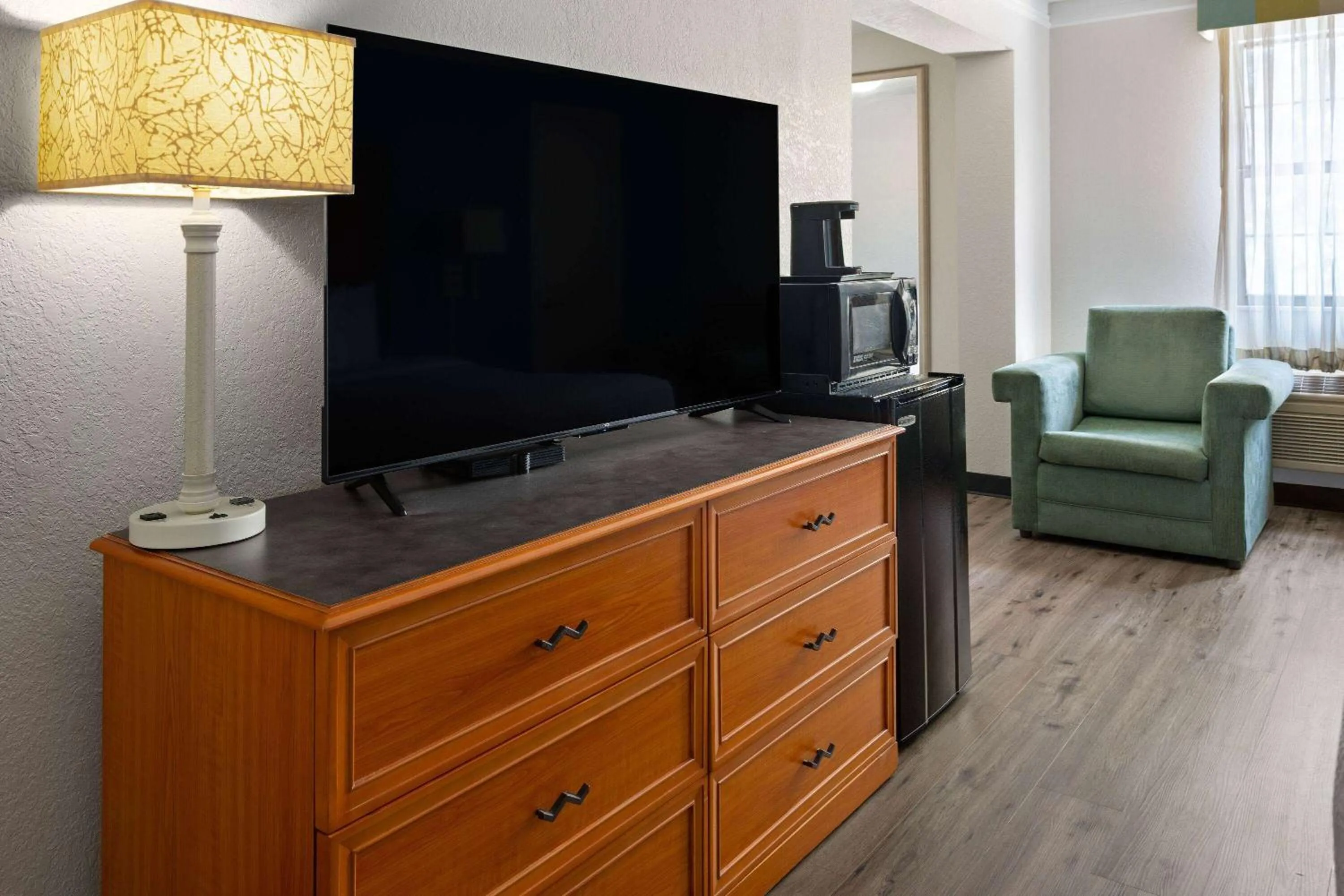 Photo of the whole room in La Quinta Inn by Wyndham Pittsburgh Airport