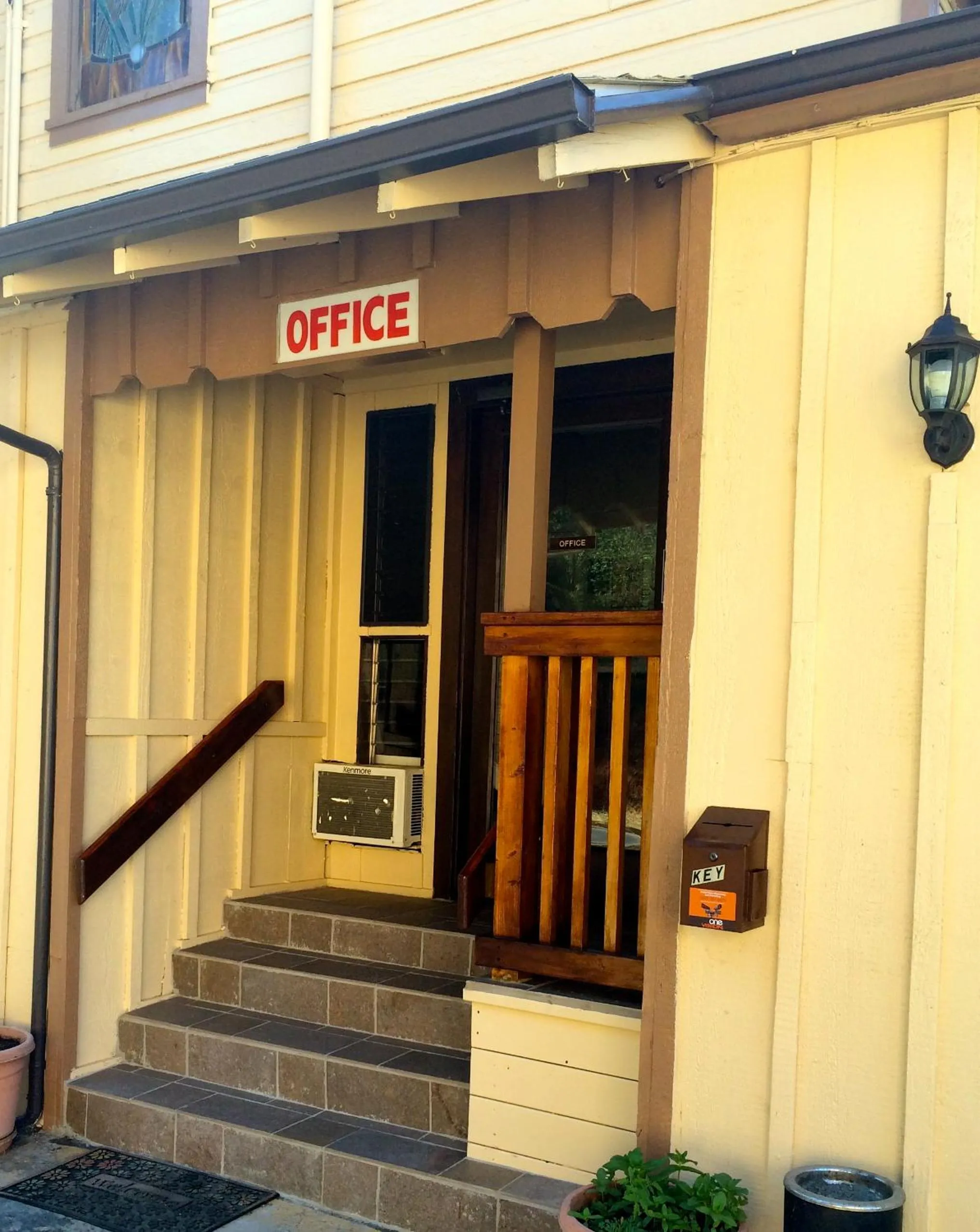 Facade/entrance in Miners Motel Jamestown
