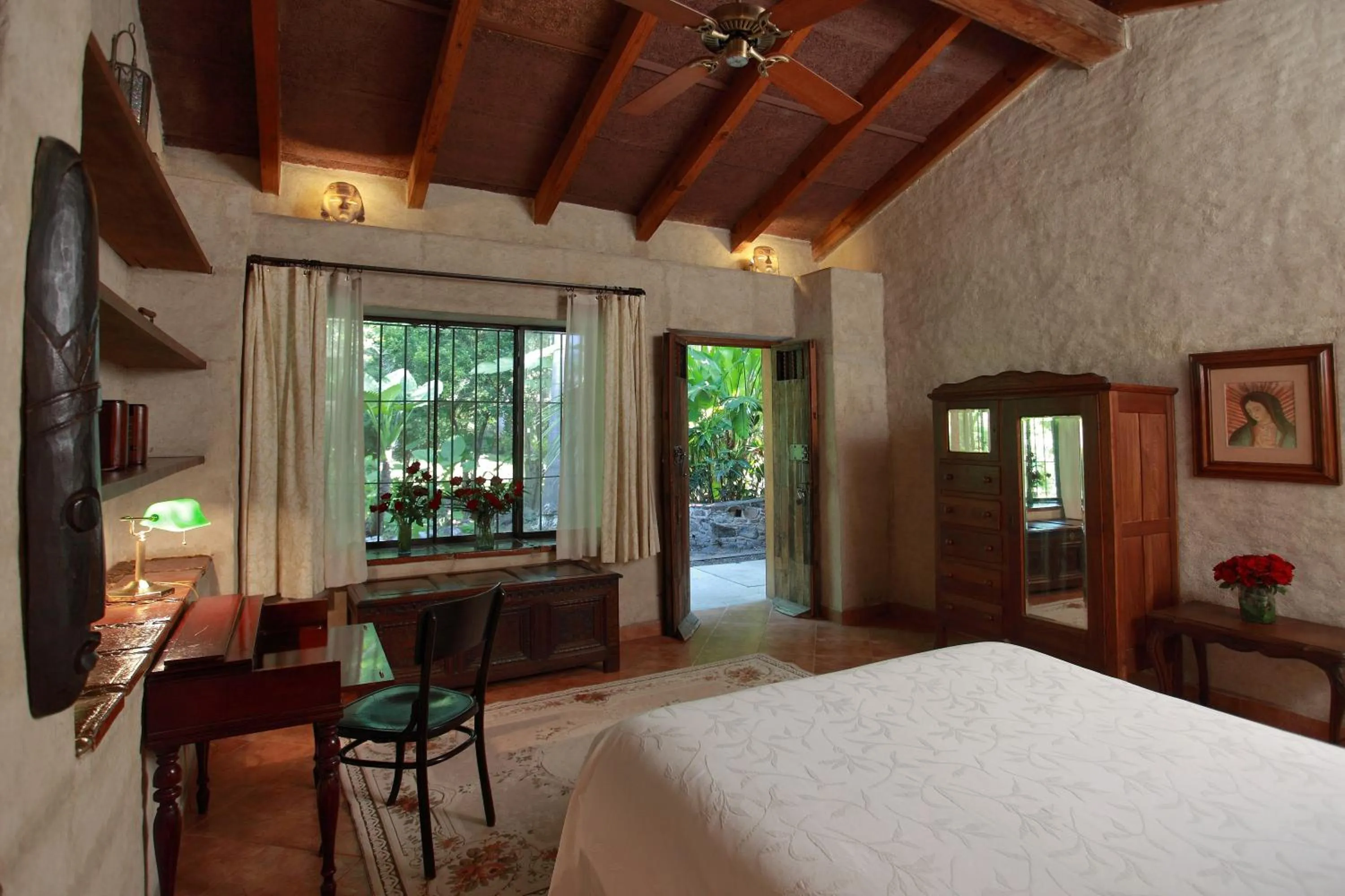 Photo of the whole room, Bed in Hacienda San Gabriel de las Palmas