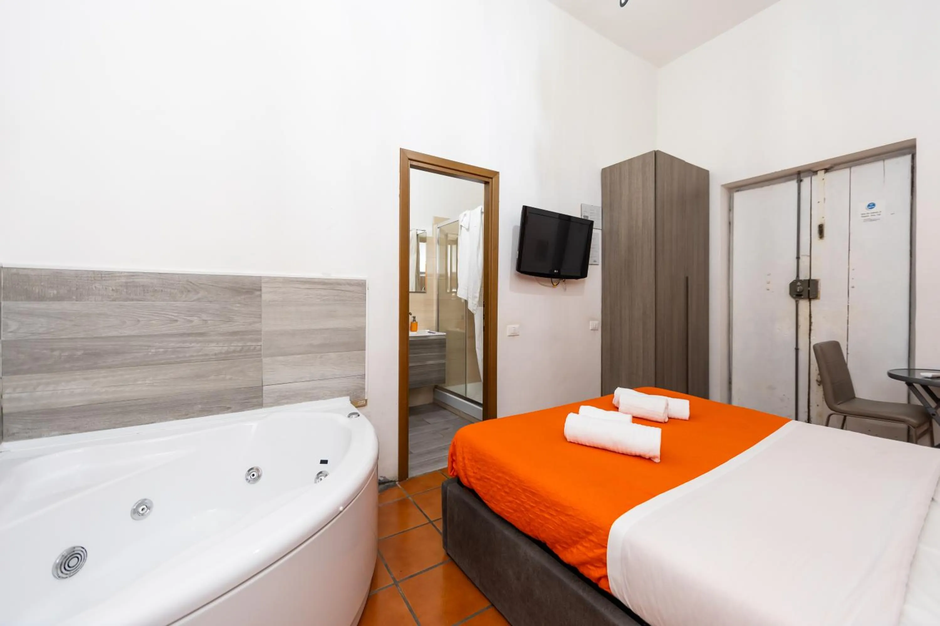 Photo of the whole room, Bed in Imperiale Top