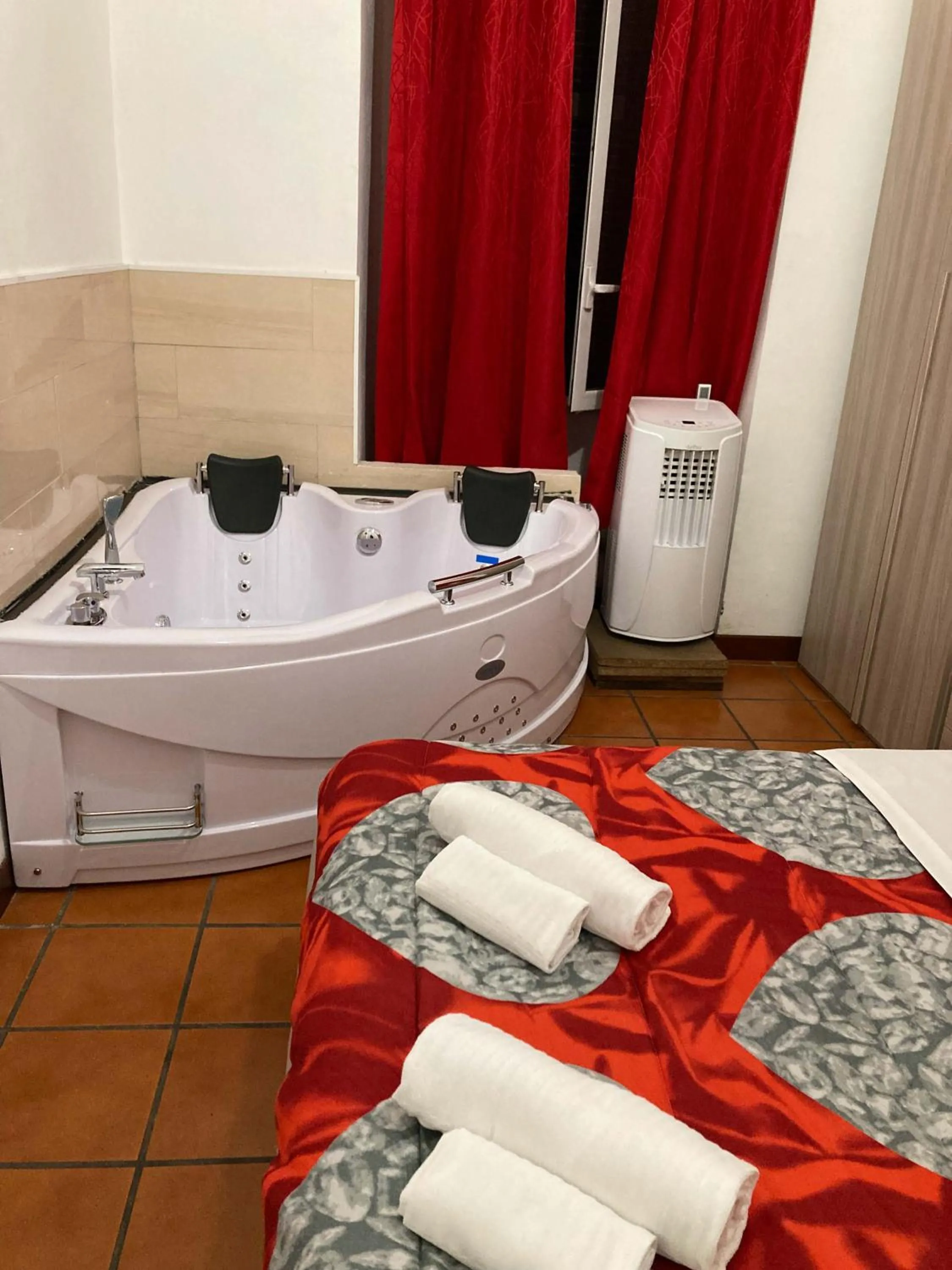 Hot Tub, Bed in Imperiale Top