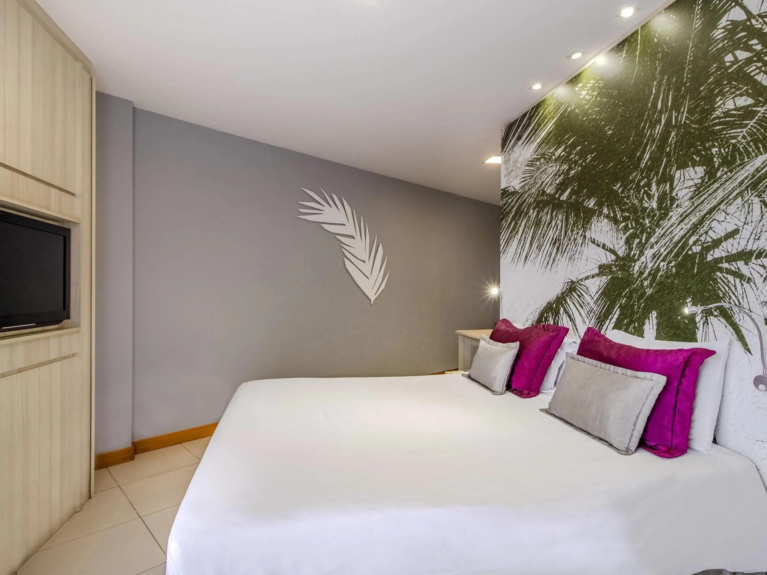 Bedroom, Bed in Mercure Salvador Boulevard Hotel