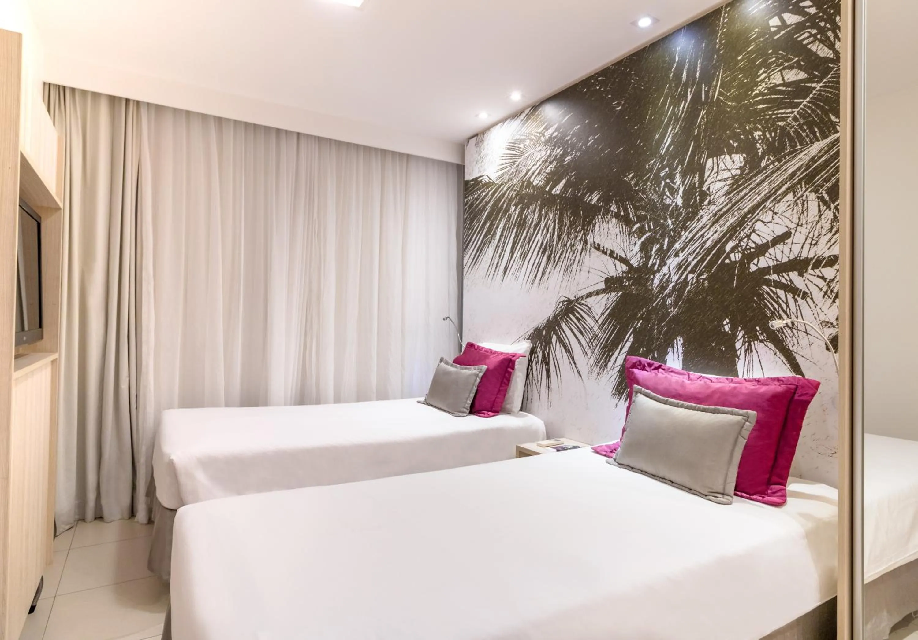 Bed in Mercure Salvador Boulevard Hotel