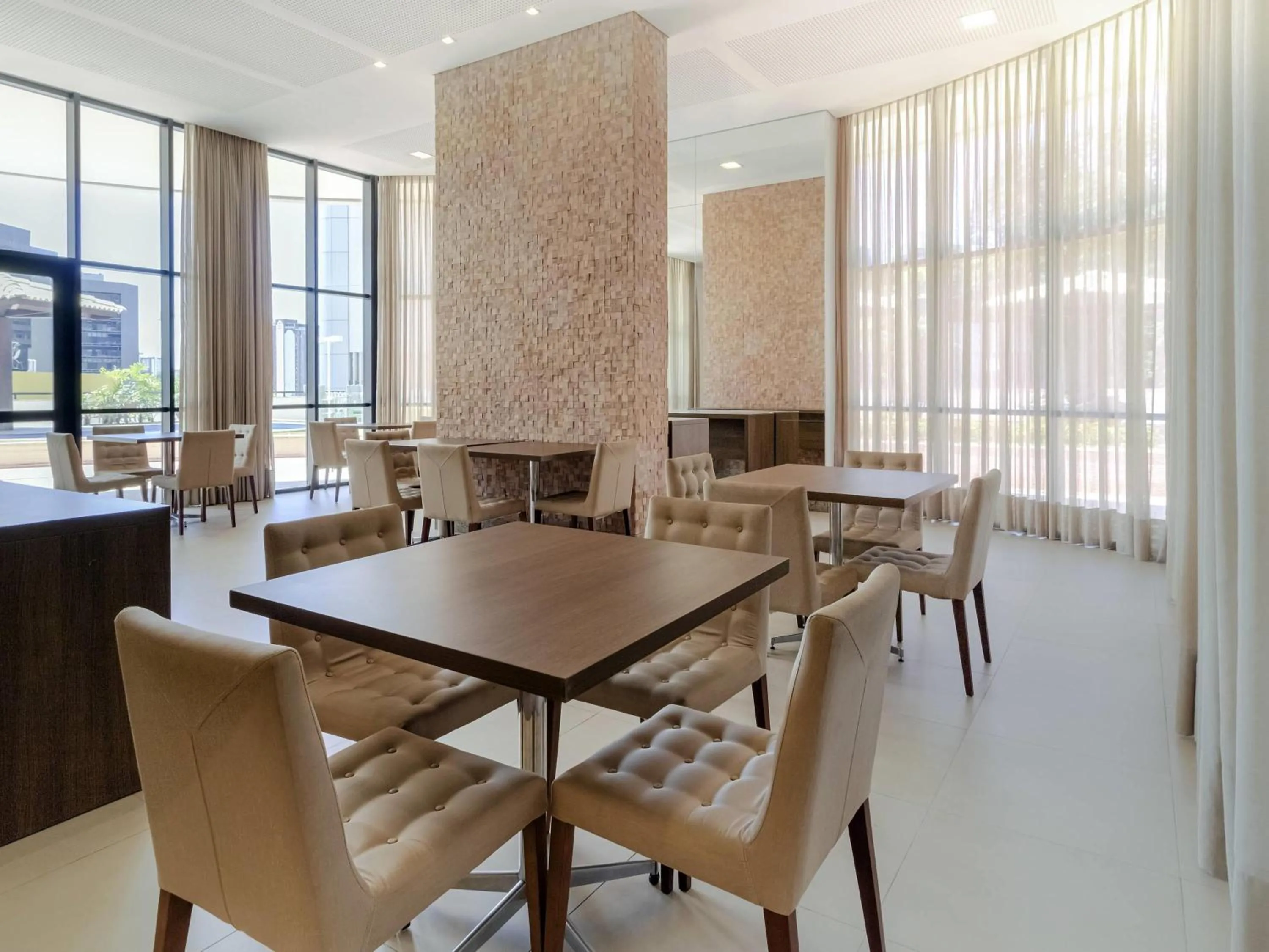 Restaurant/places to eat in Mercure Salvador Boulevard Hotel