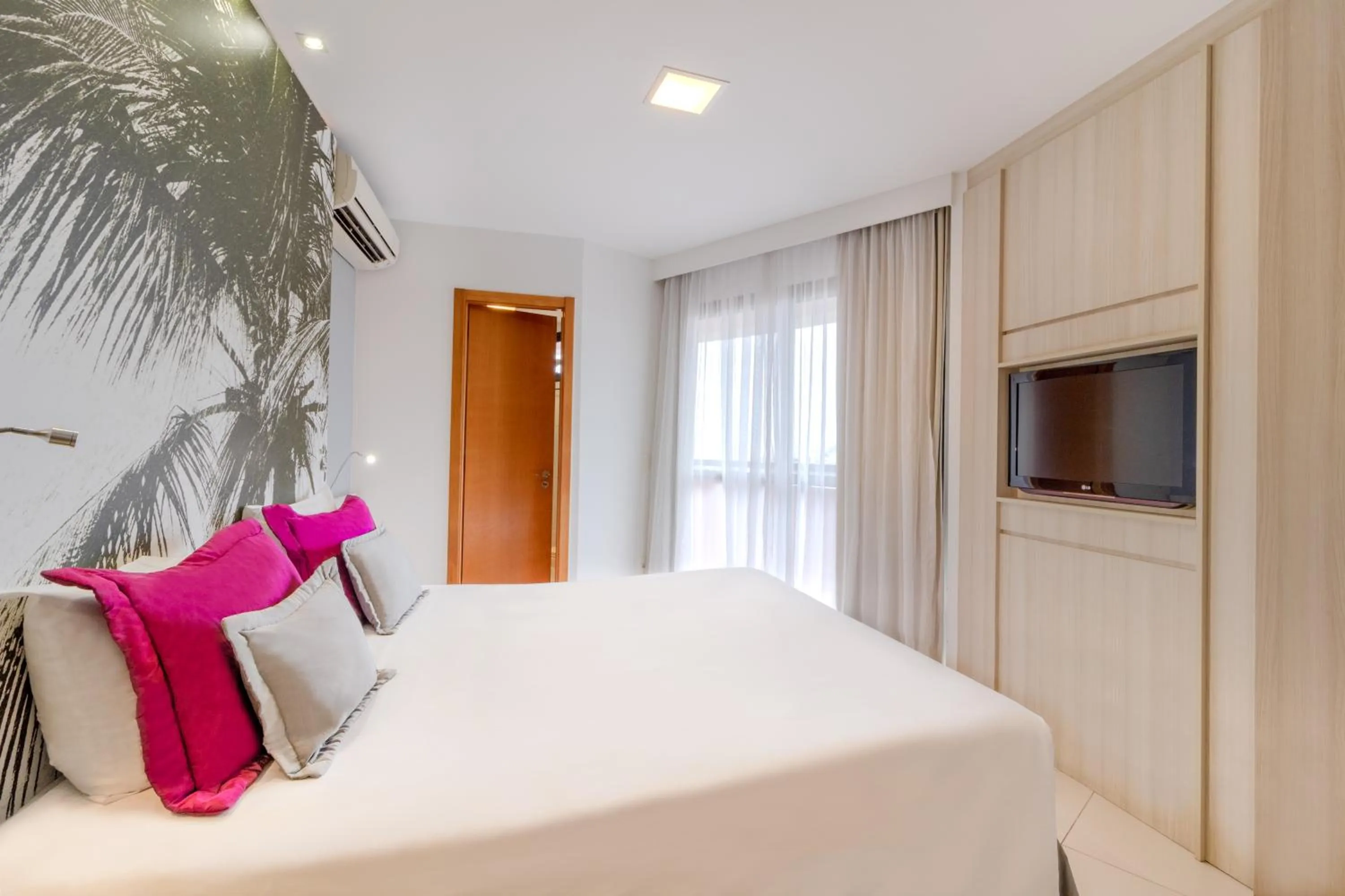 Bed in Mercure Salvador Boulevard Hotel