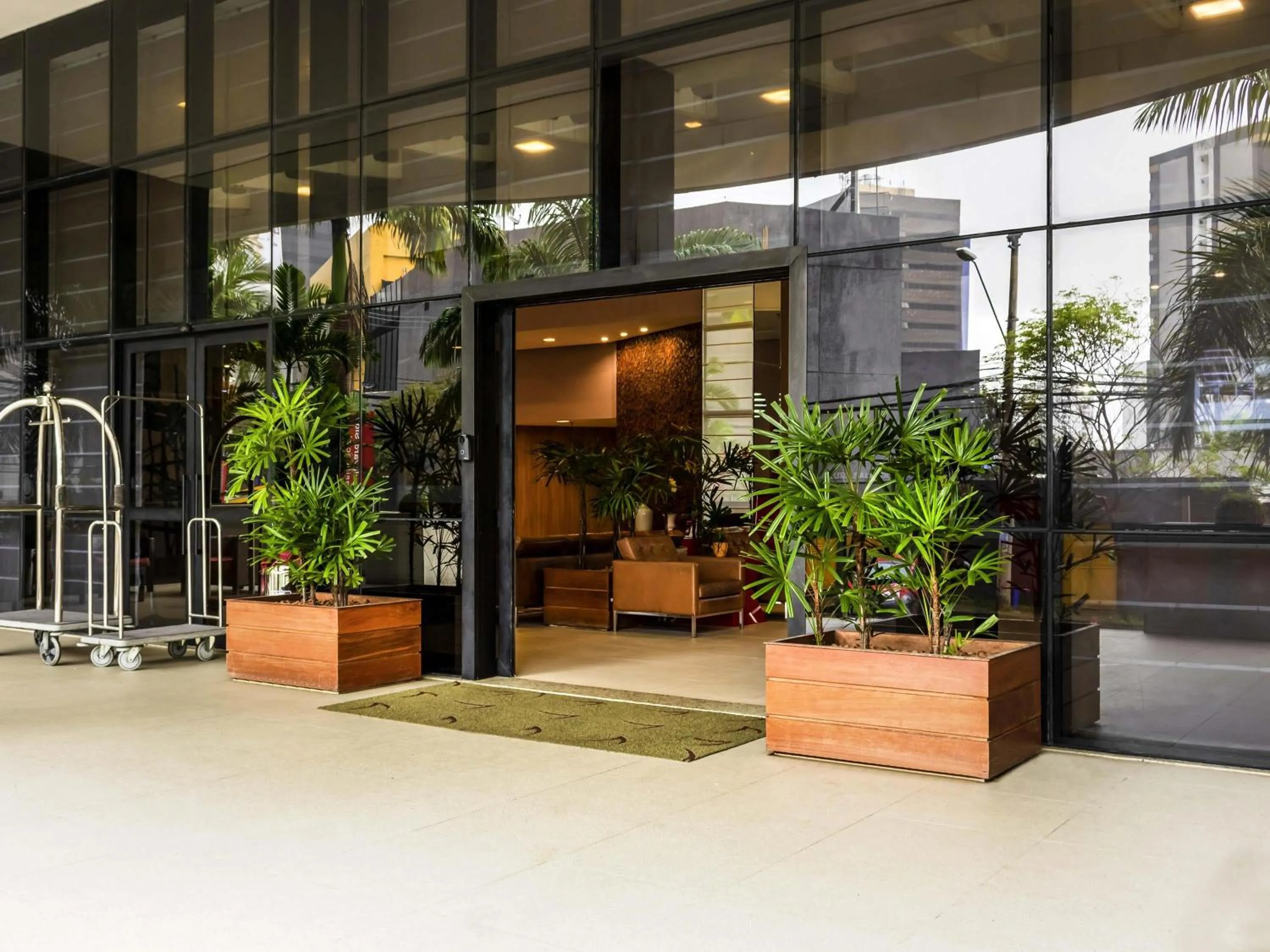 Property building in Mercure Salvador Boulevard Hotel