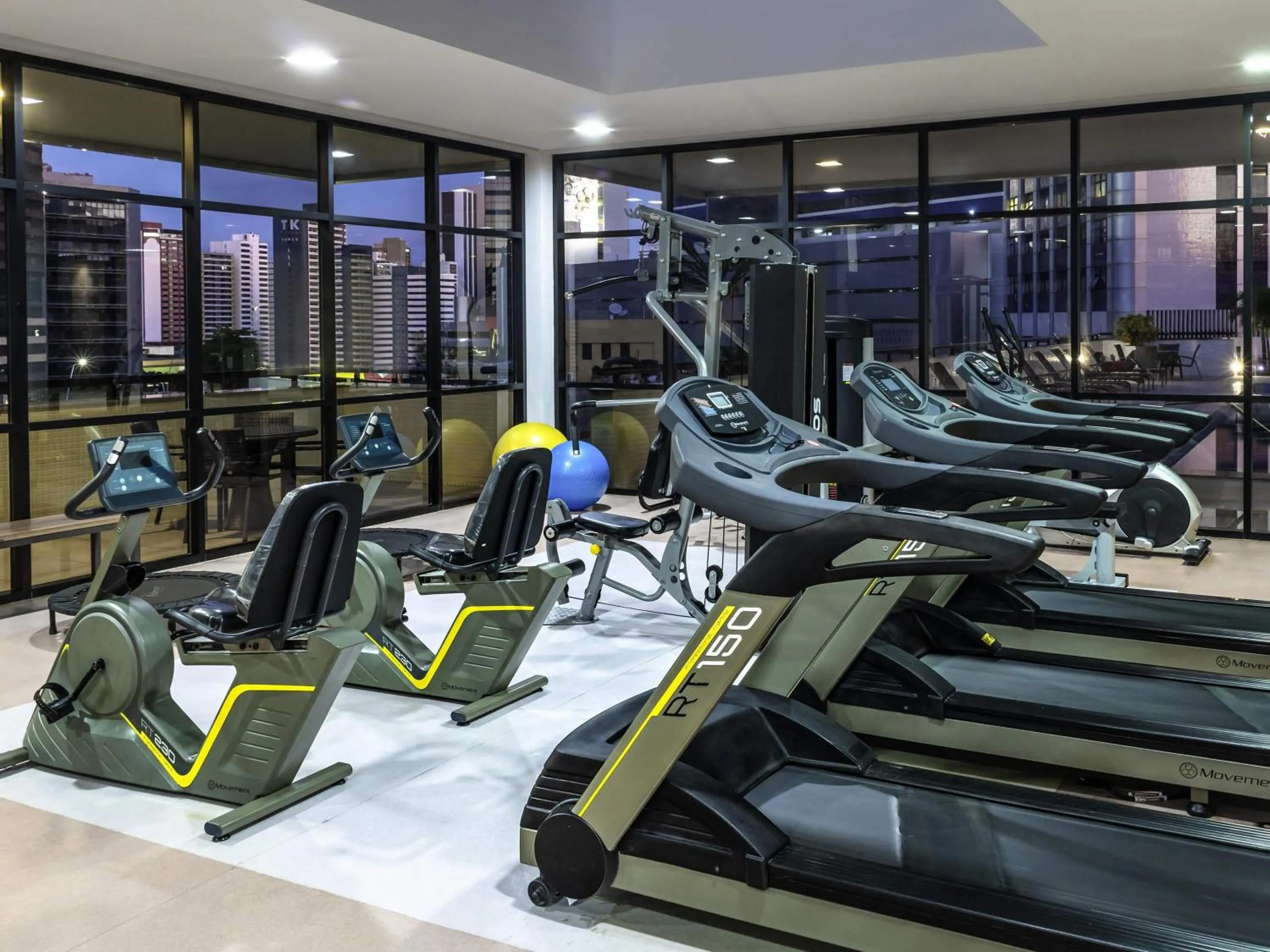 Fitness centre/facilities in Mercure Salvador Boulevard Hotel