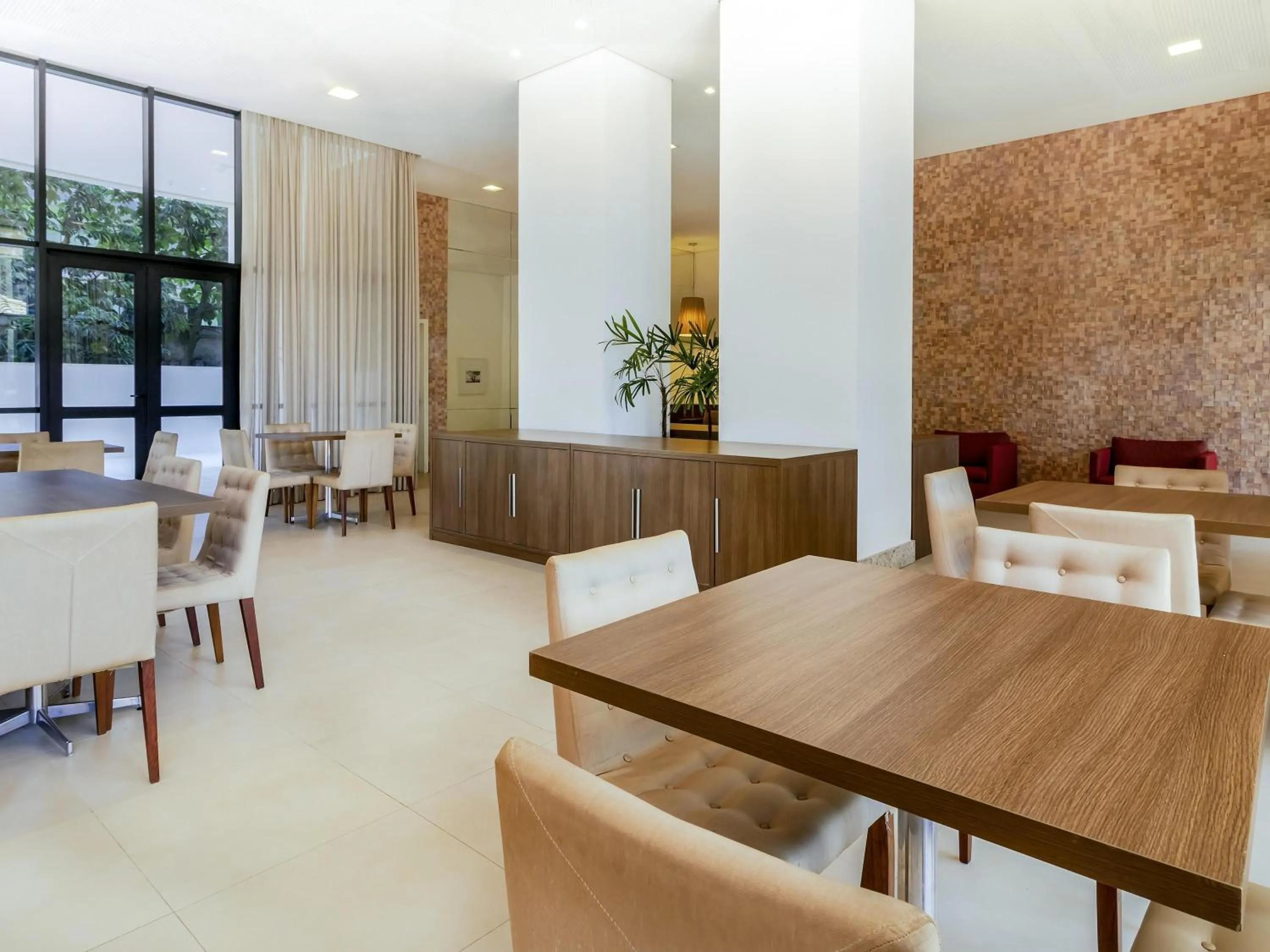 Restaurant/places to eat in Mercure Salvador Boulevard Hotel