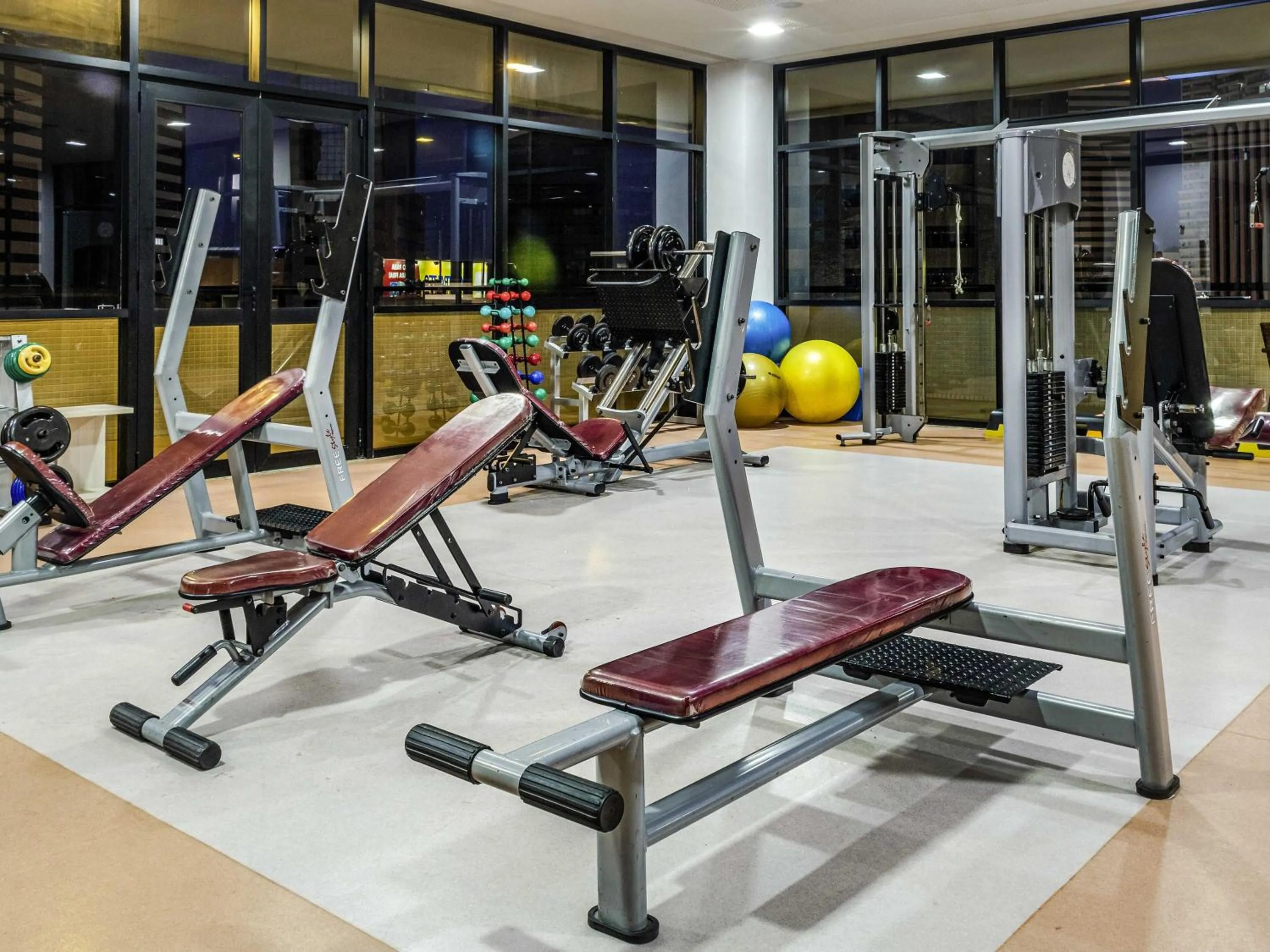 Fitness centre/facilities in Mercure Salvador Boulevard Hotel