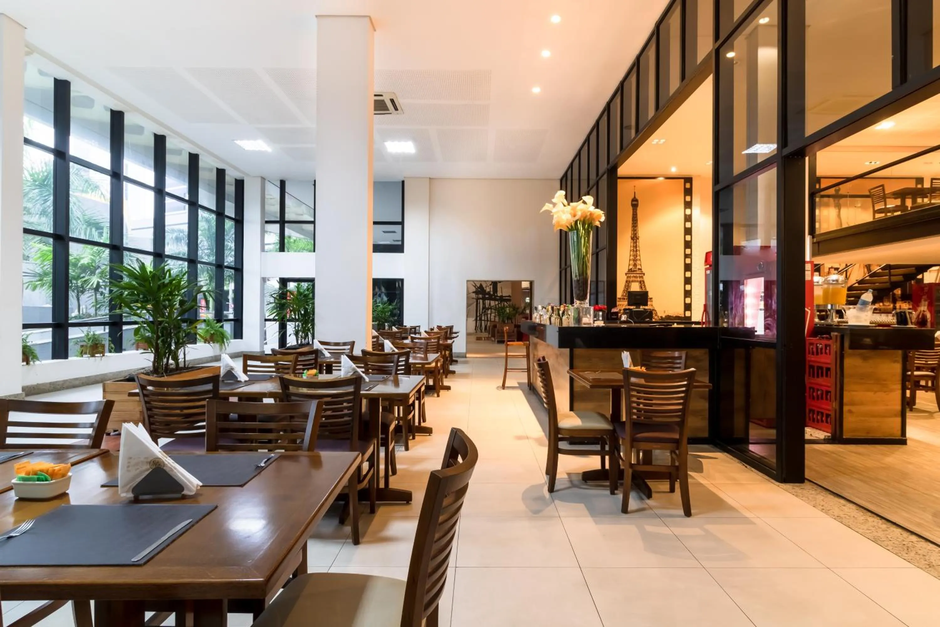 Restaurant/places to eat in Mercure Salvador Boulevard Hotel