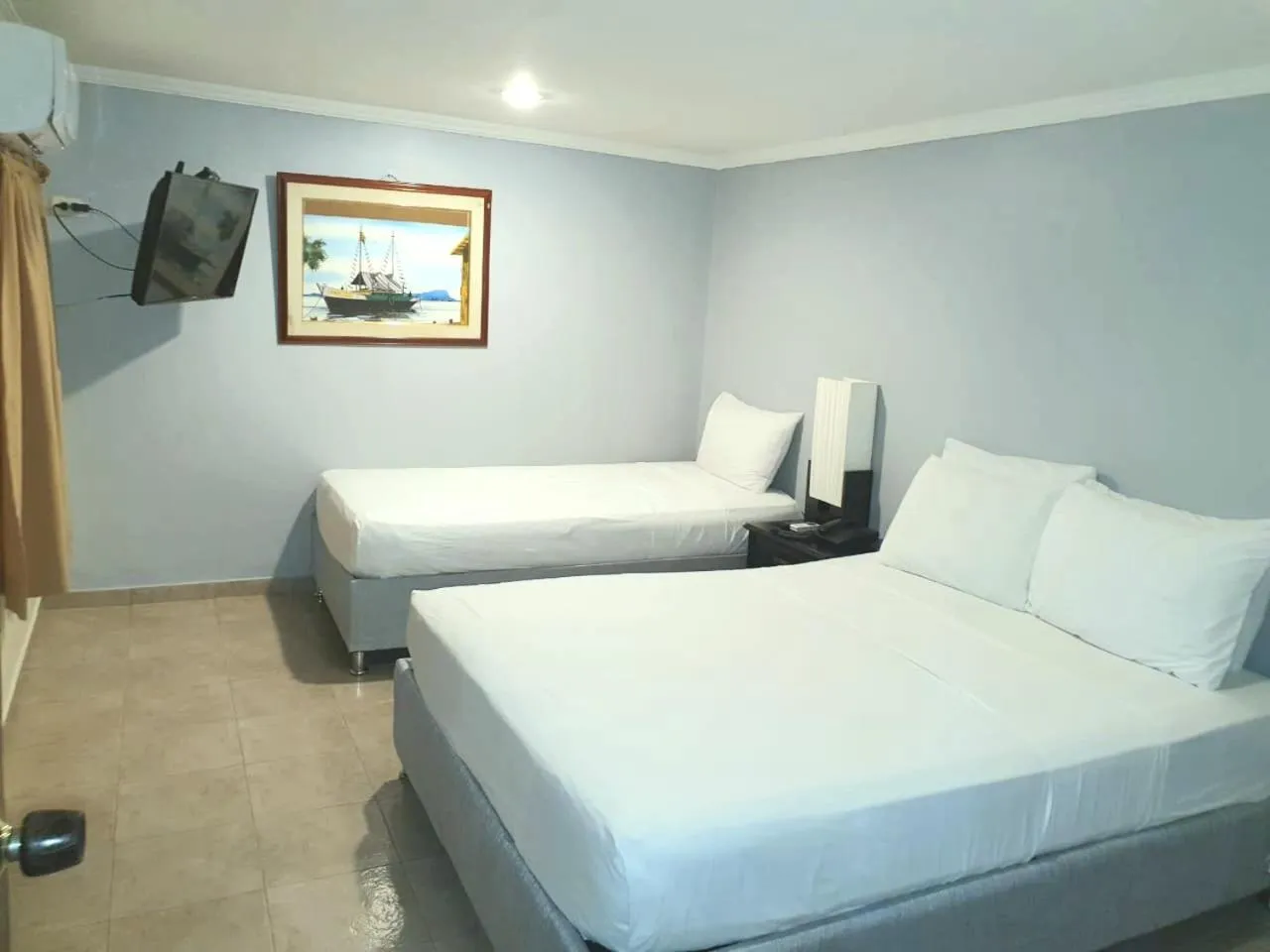 Photo of the whole room, Bed in Hotel Puerta de Oro