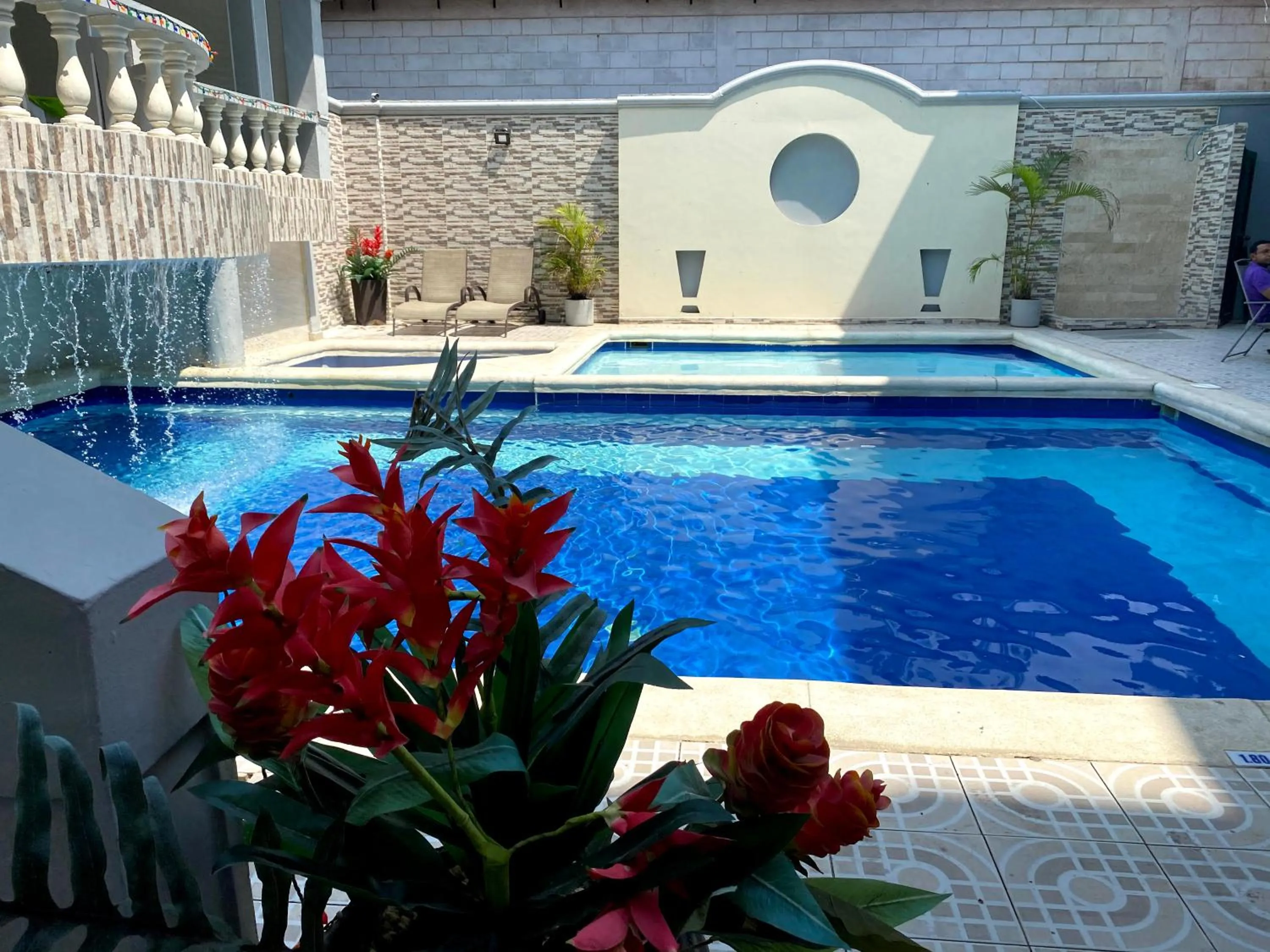 Swimming pool in Hotel Puerta de Oro