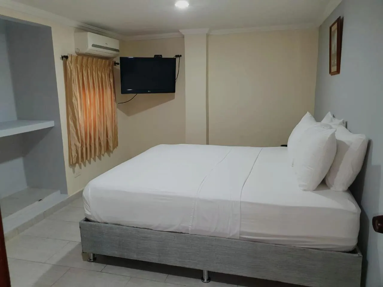 Photo of the whole room, Bed in Hotel Puerta de Oro