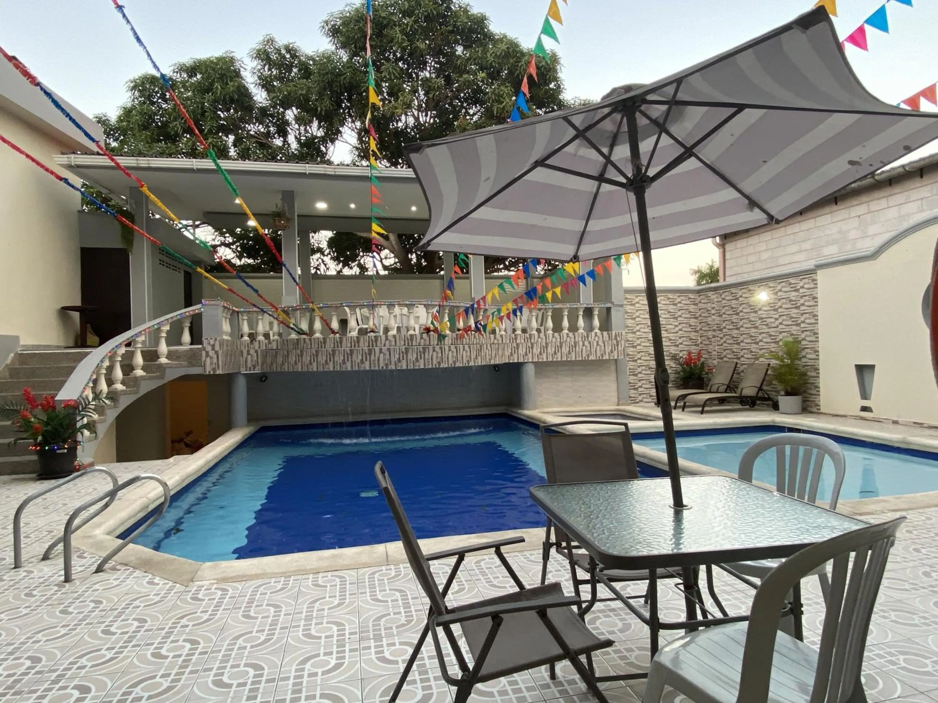 Swimming pool in Hotel Puerta de Oro