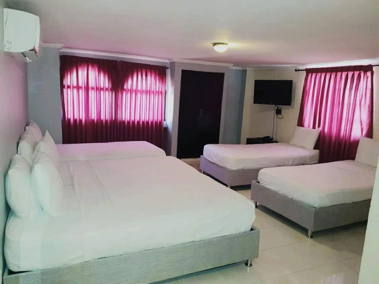 Photo of the whole room, Bed in Hotel Puerta de Oro