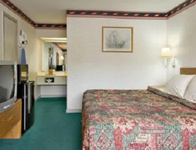 Bed in Days Inn by Wyndham Jacksonville