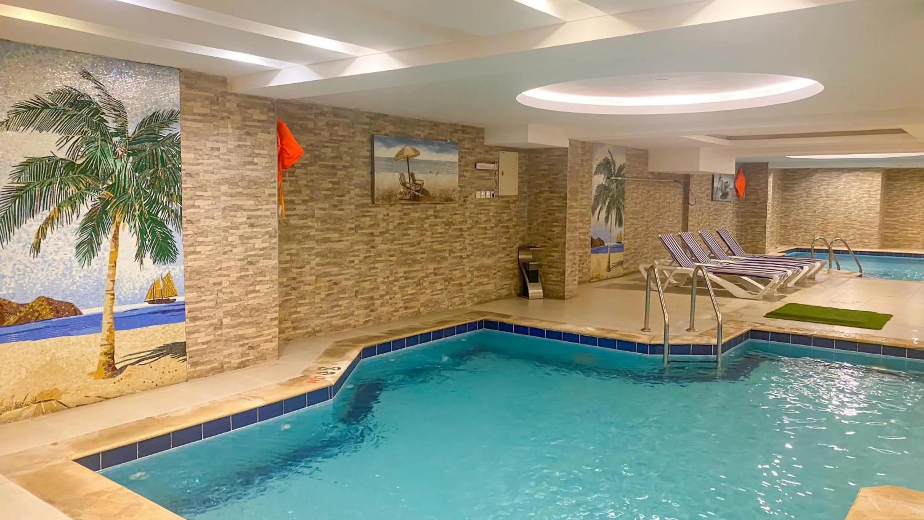 Swimming pool in Al Maali Hotel Jazan