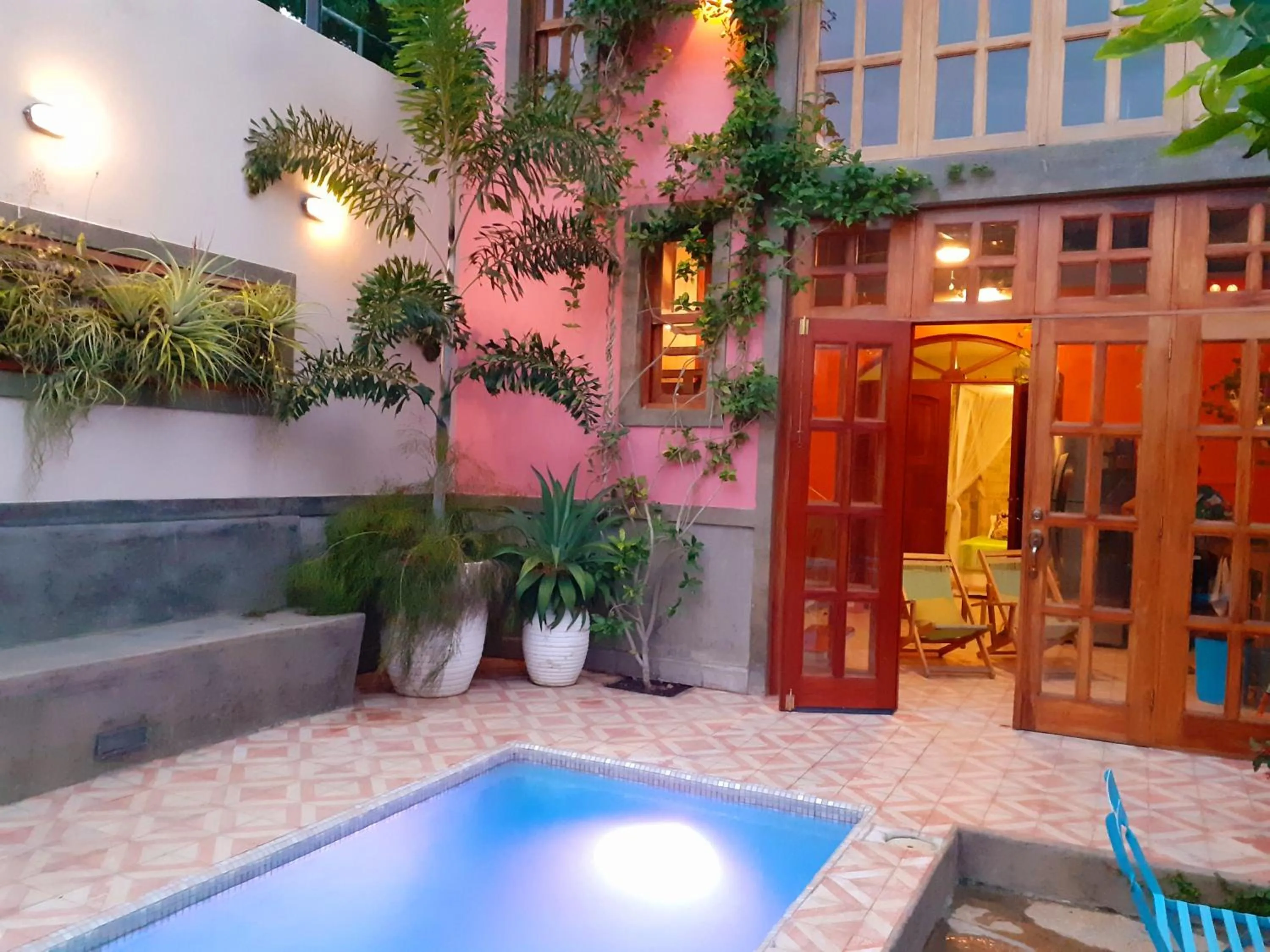 Property building in Nest Bar Casita, Granada