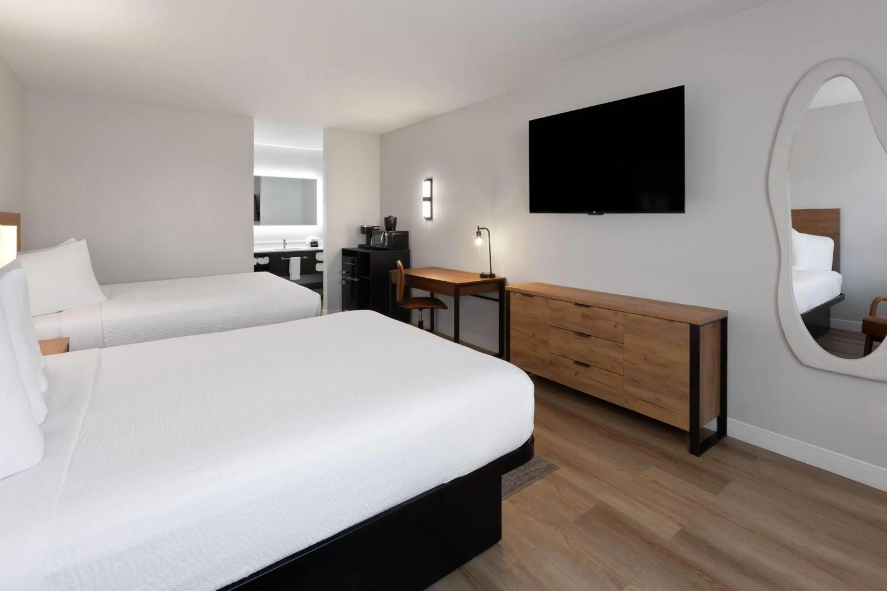 Photo of the whole room, Bed in Kokopelli Inn Sedona, Trademark Collection by Wyndham