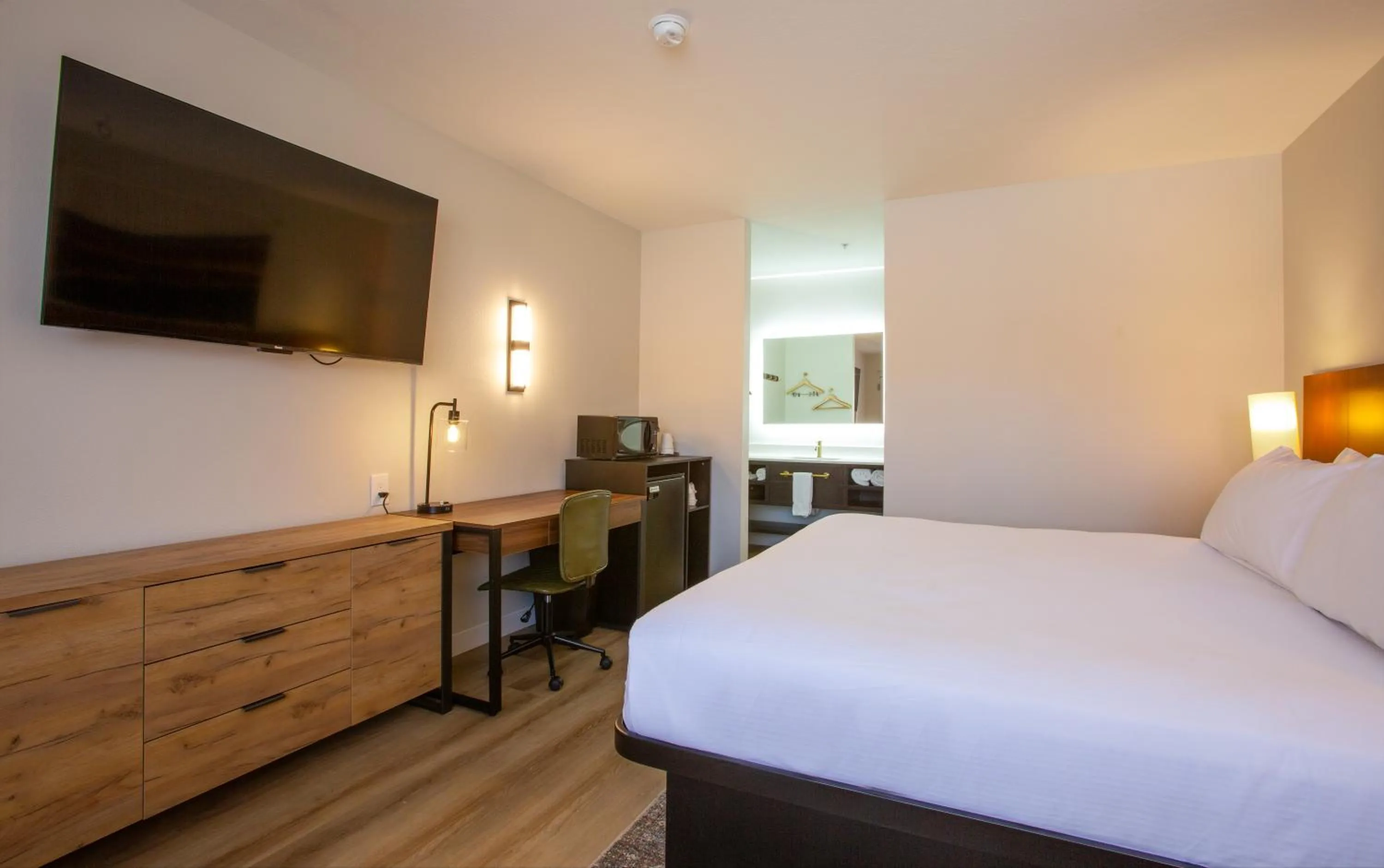 Bed in Kokopelli Inn Sedona, Trademark Collection by Wyndham