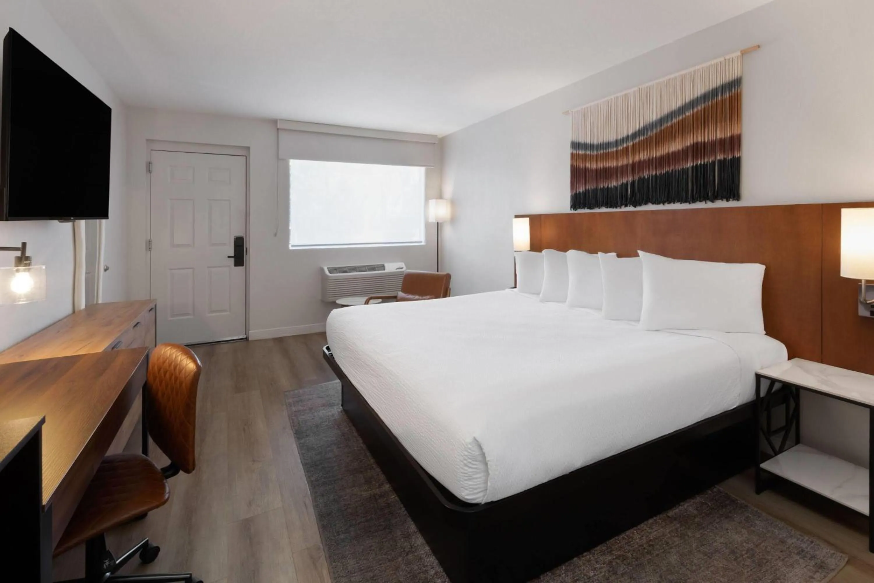 Photo of the whole room, Bed in Kokopelli Inn Sedona, Trademark Collection by Wyndham