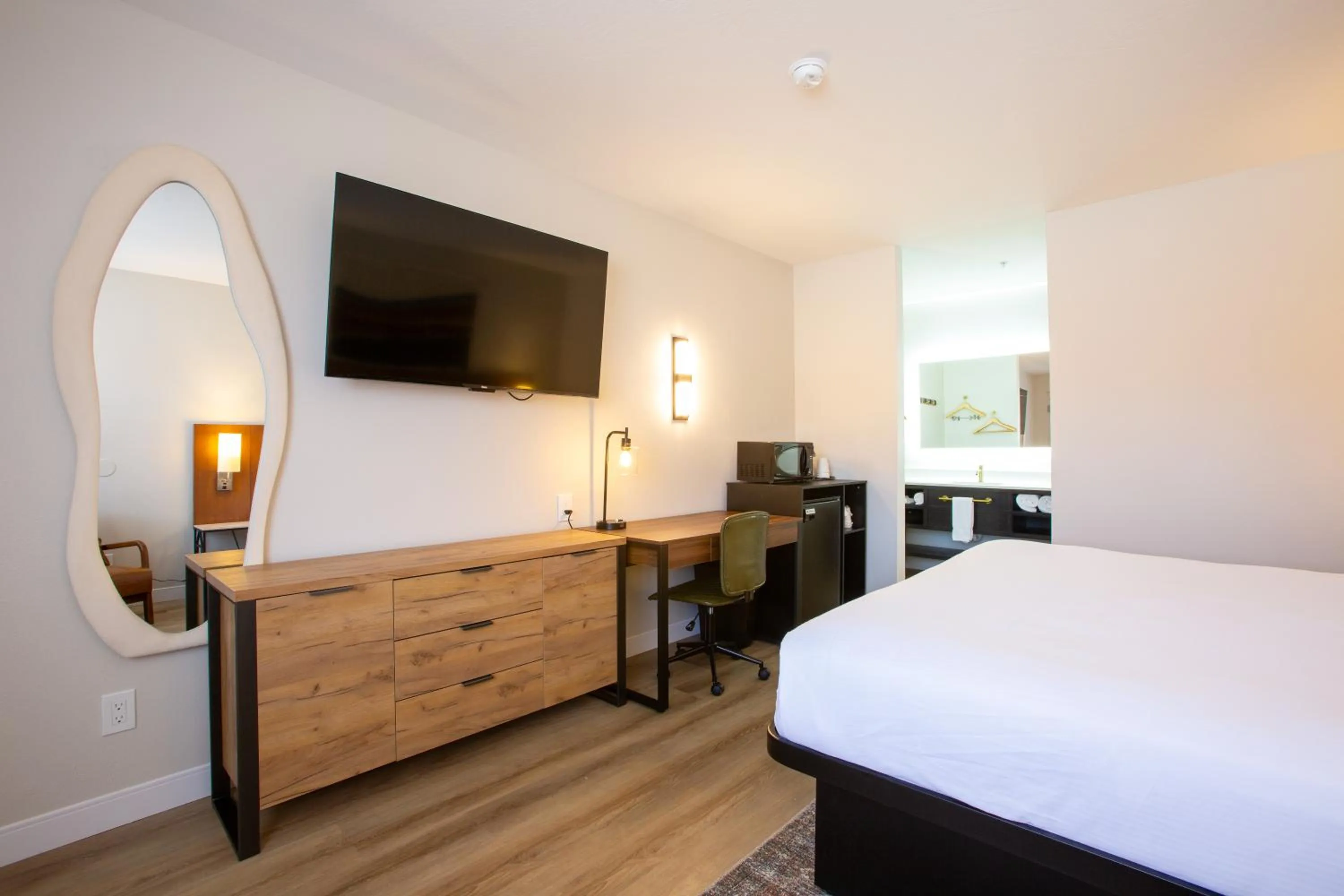 TV and multimedia, Bed in Kokopelli Inn Sedona, Trademark Collection by Wyndham