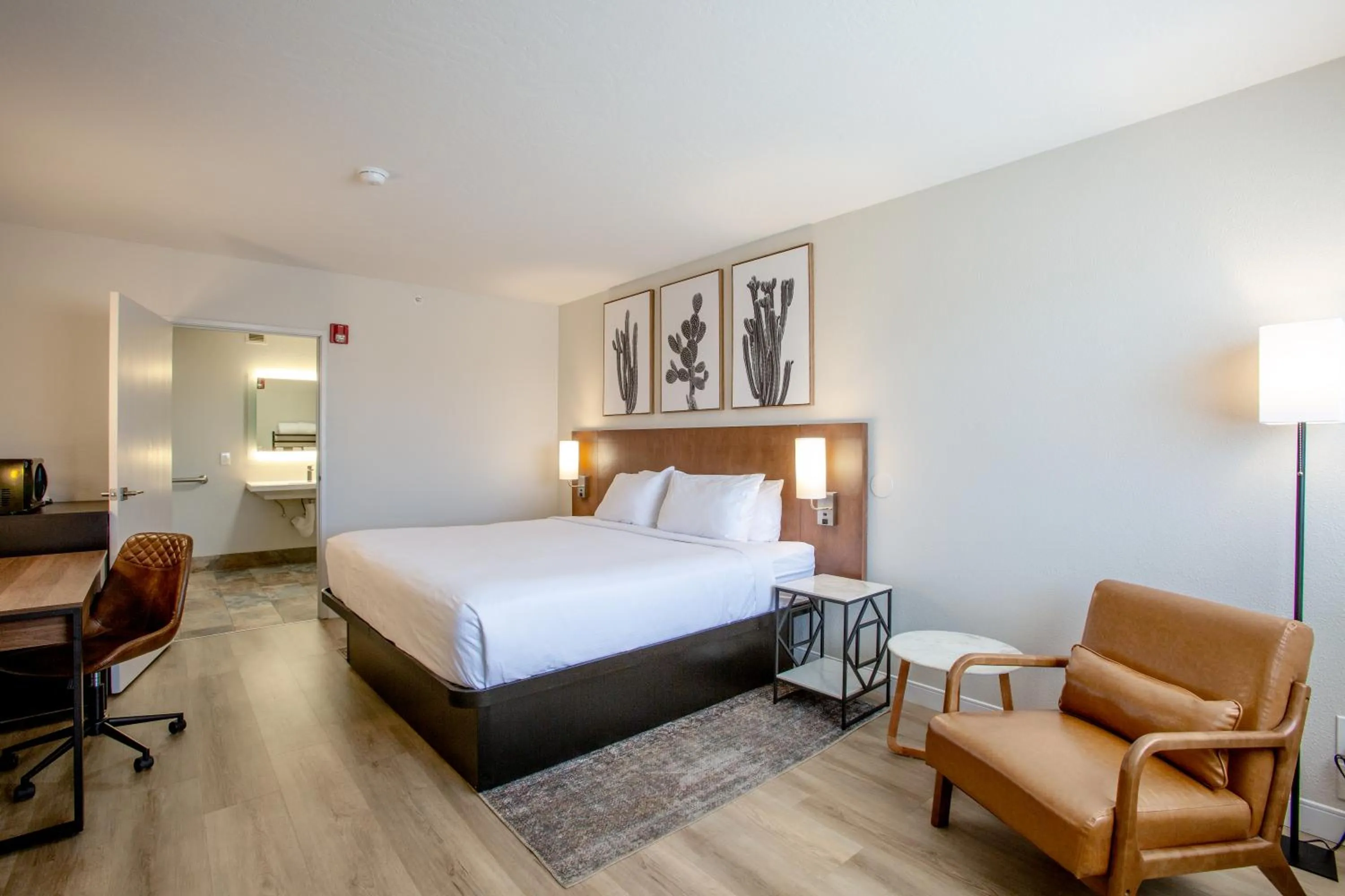 Bed in Kokopelli Inn Sedona, Trademark Collection by Wyndham