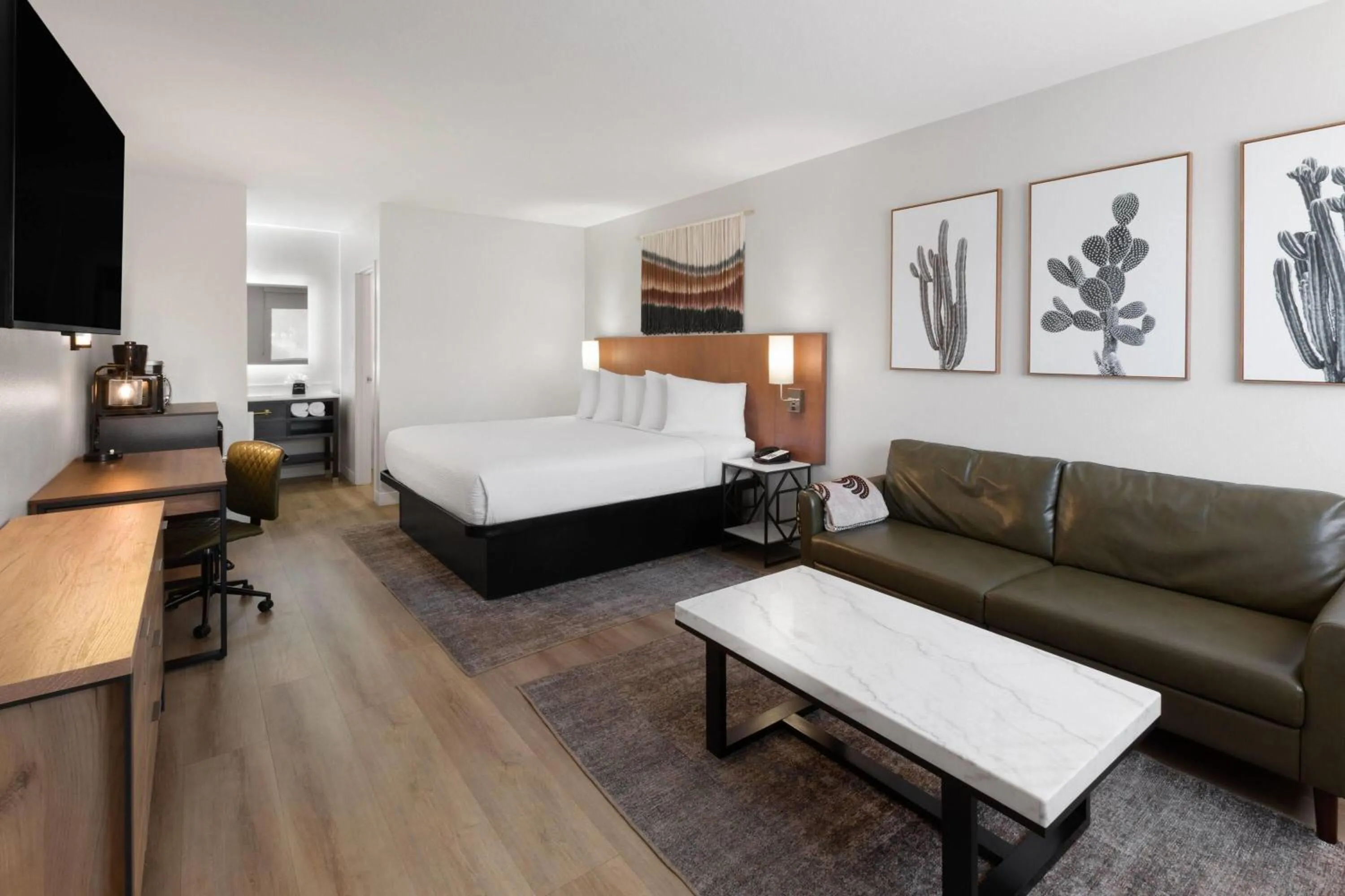 Photo of the whole room, Bed in Kokopelli Inn Sedona, Trademark Collection by Wyndham