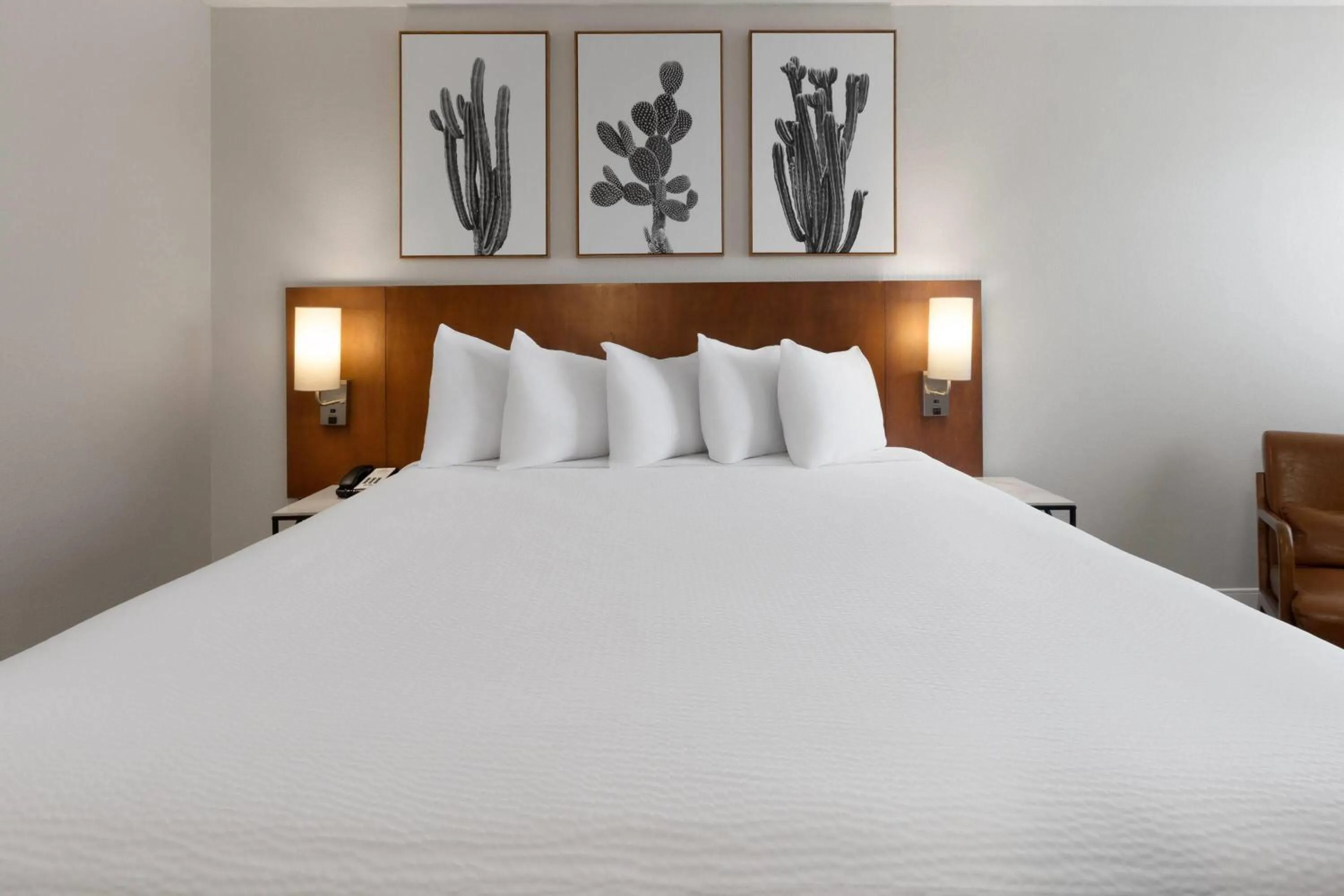 Photo of the whole room, Bed in Kokopelli Inn Sedona, Trademark Collection by Wyndham