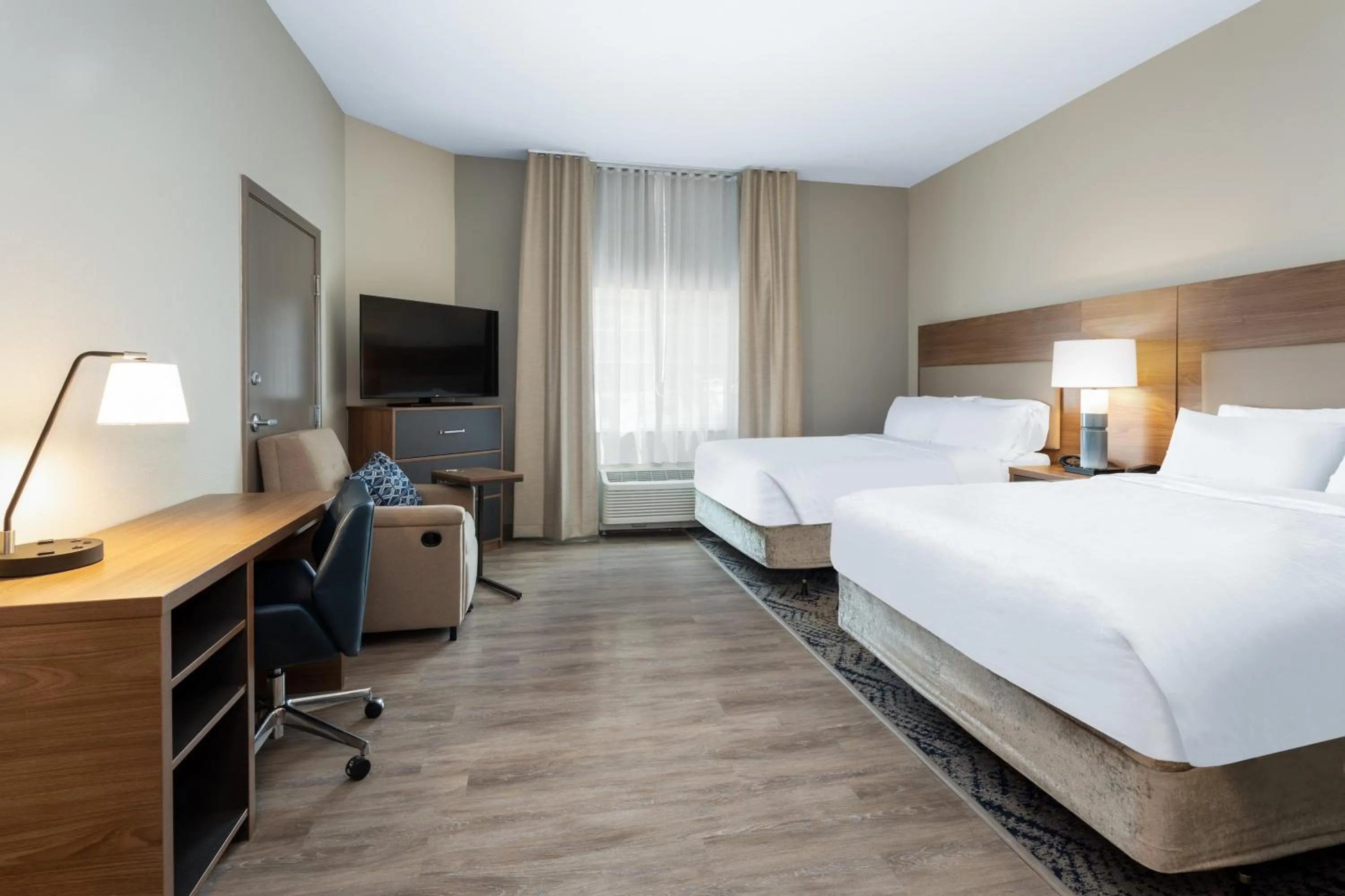 Photo of the whole room, Bed in Candlewood Suites Sioux Falls by IHG