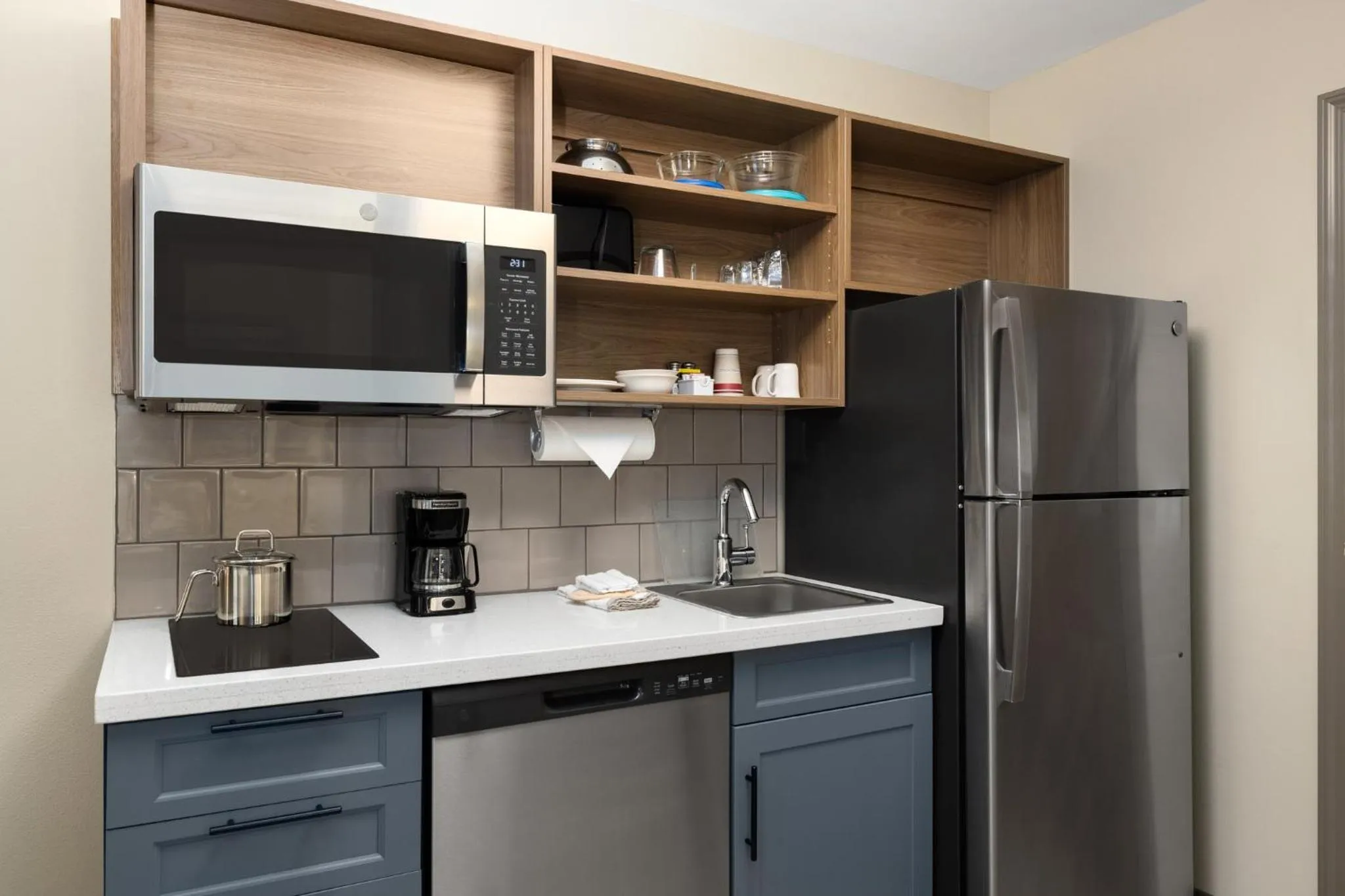 Bedroom in Candlewood Suites Sioux Falls by IHG