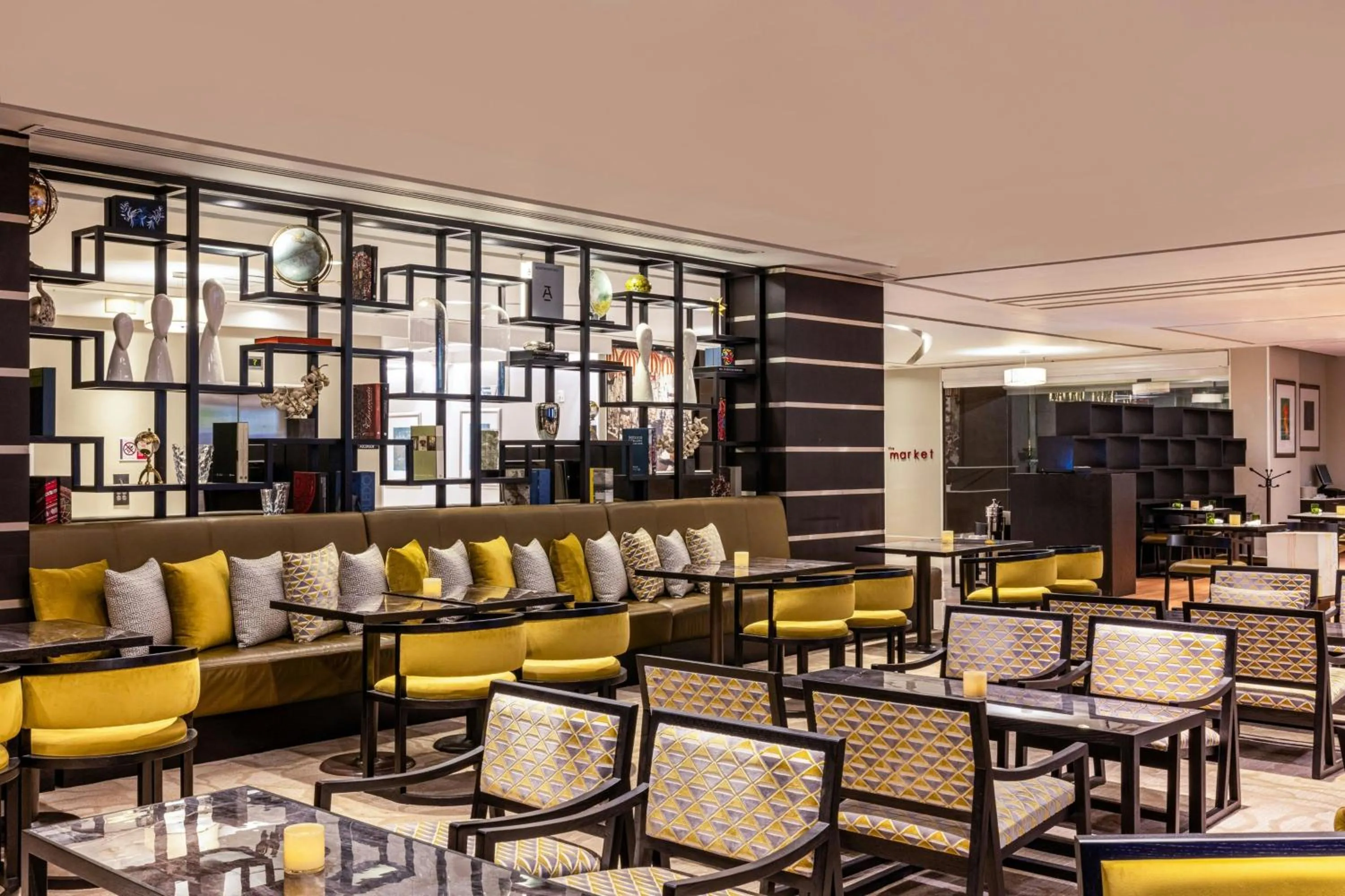 Lounge or bar in Courtyard Toluca Tollocan