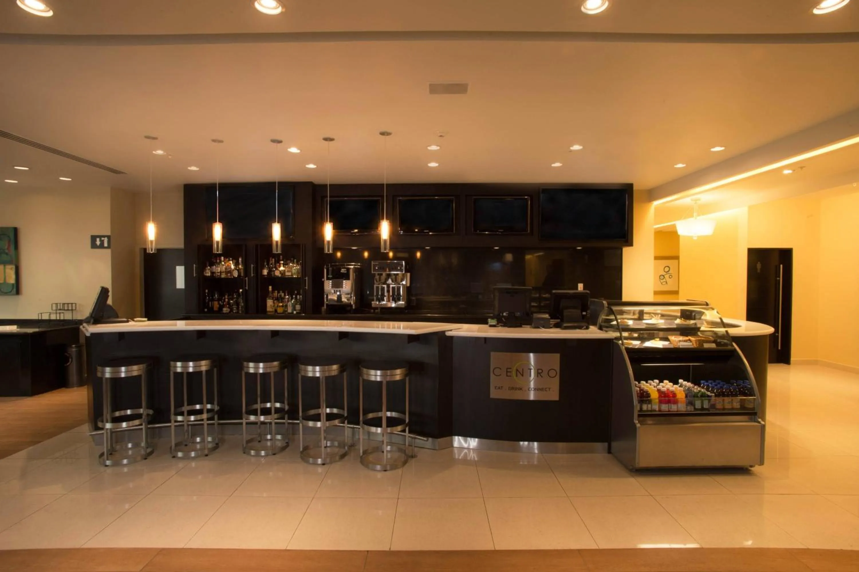 Restaurant/places to eat in Courtyard Toluca Tollocan