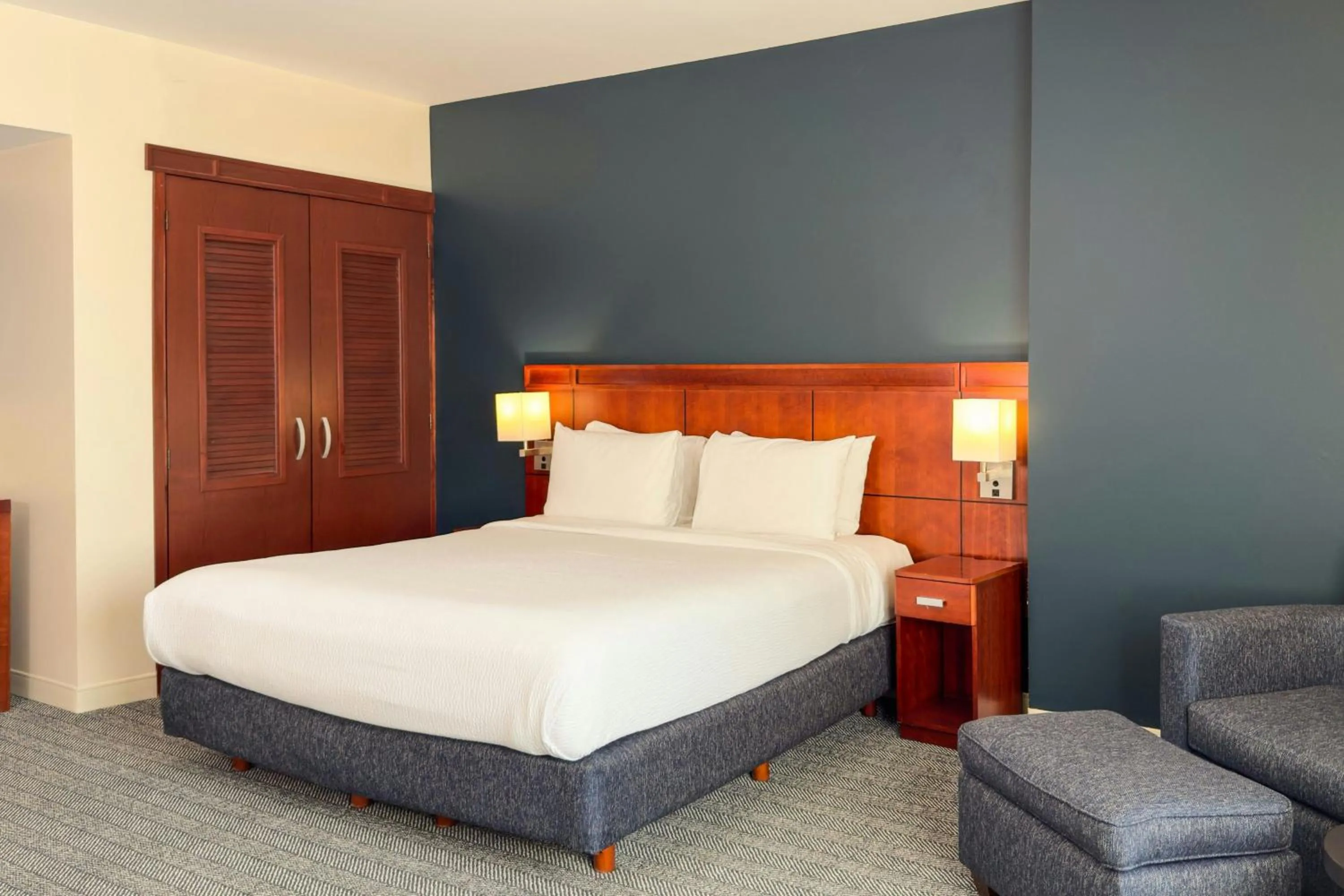 Photo of the whole room, Bed in Courtyard Toluca Tollocan