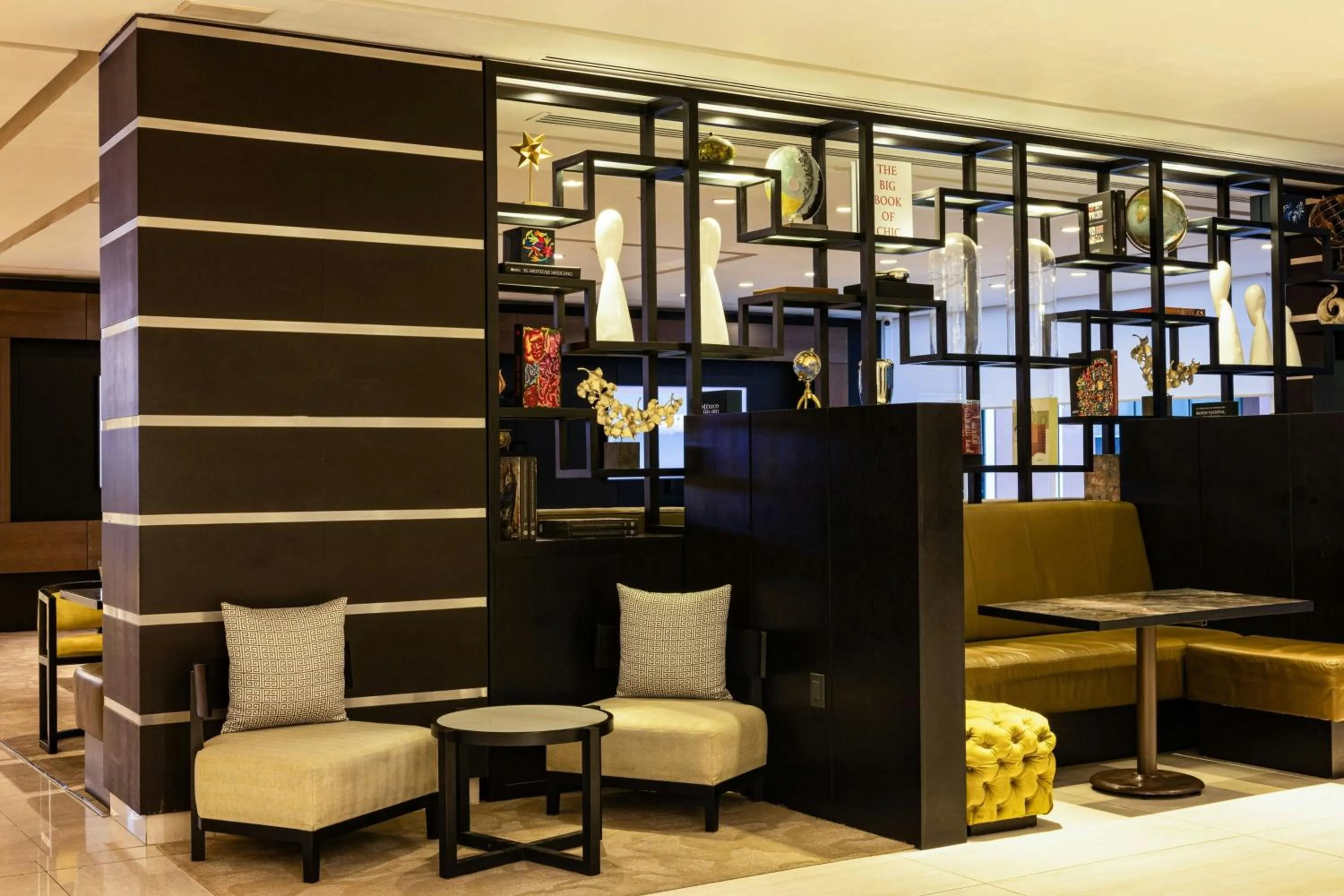 Lobby or reception in Courtyard Toluca Tollocan