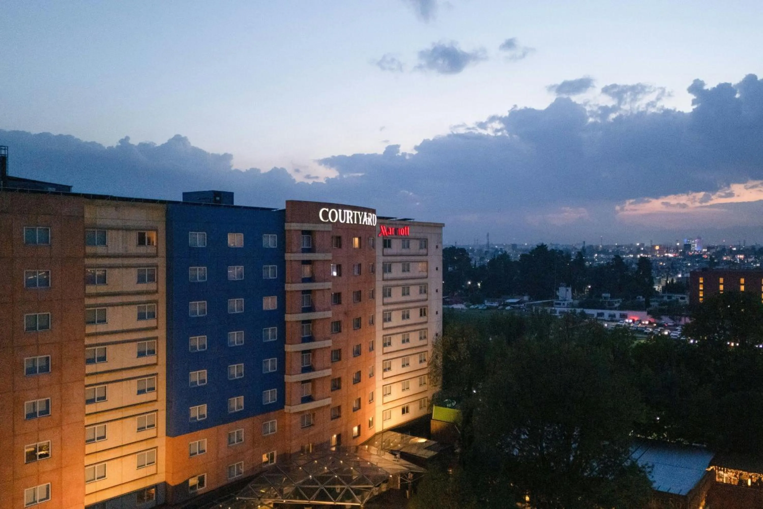 Property building in Courtyard Toluca Tollocan