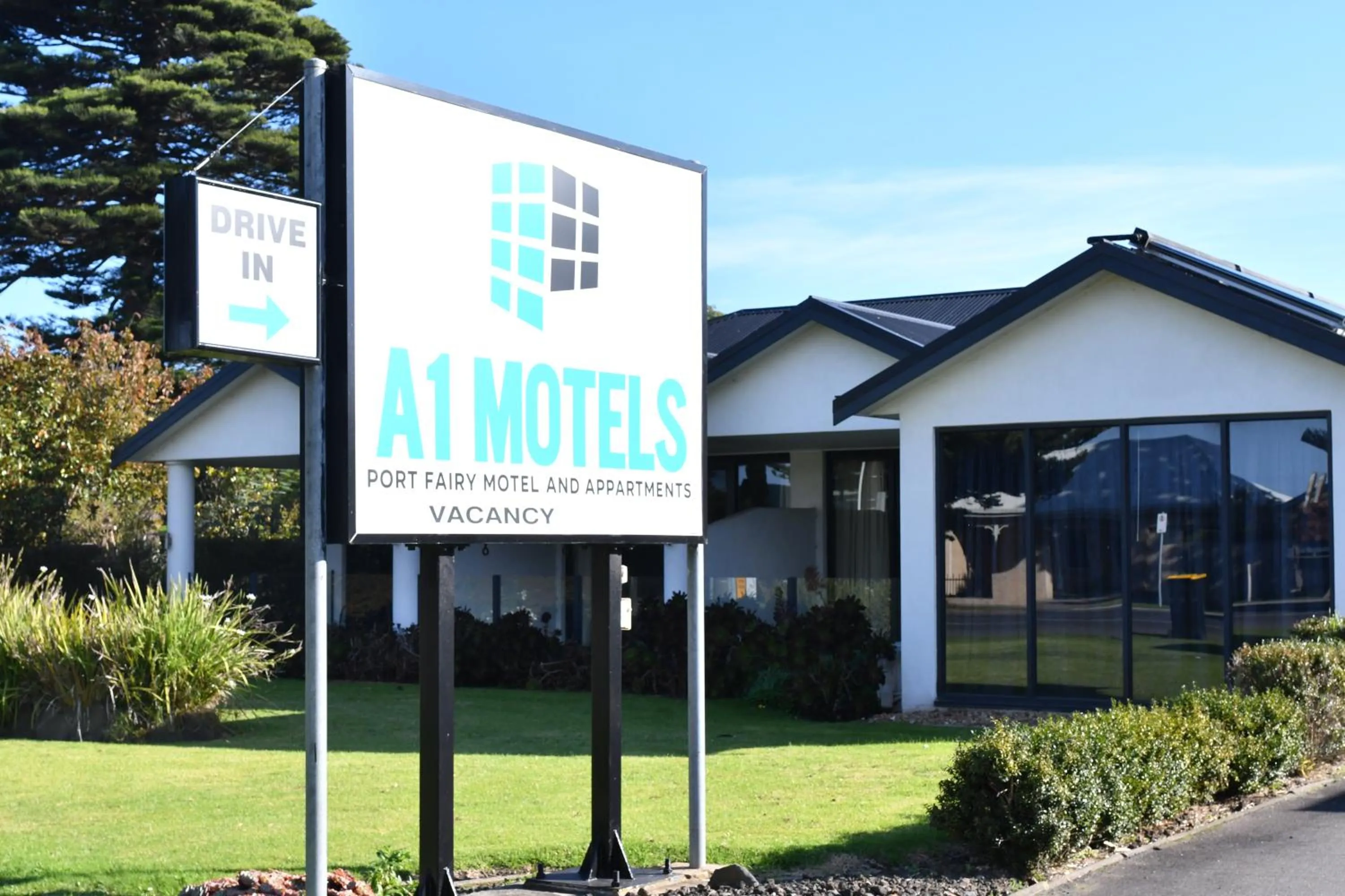 Facade/entrance in A1 Motels and Apartments Port Fairy