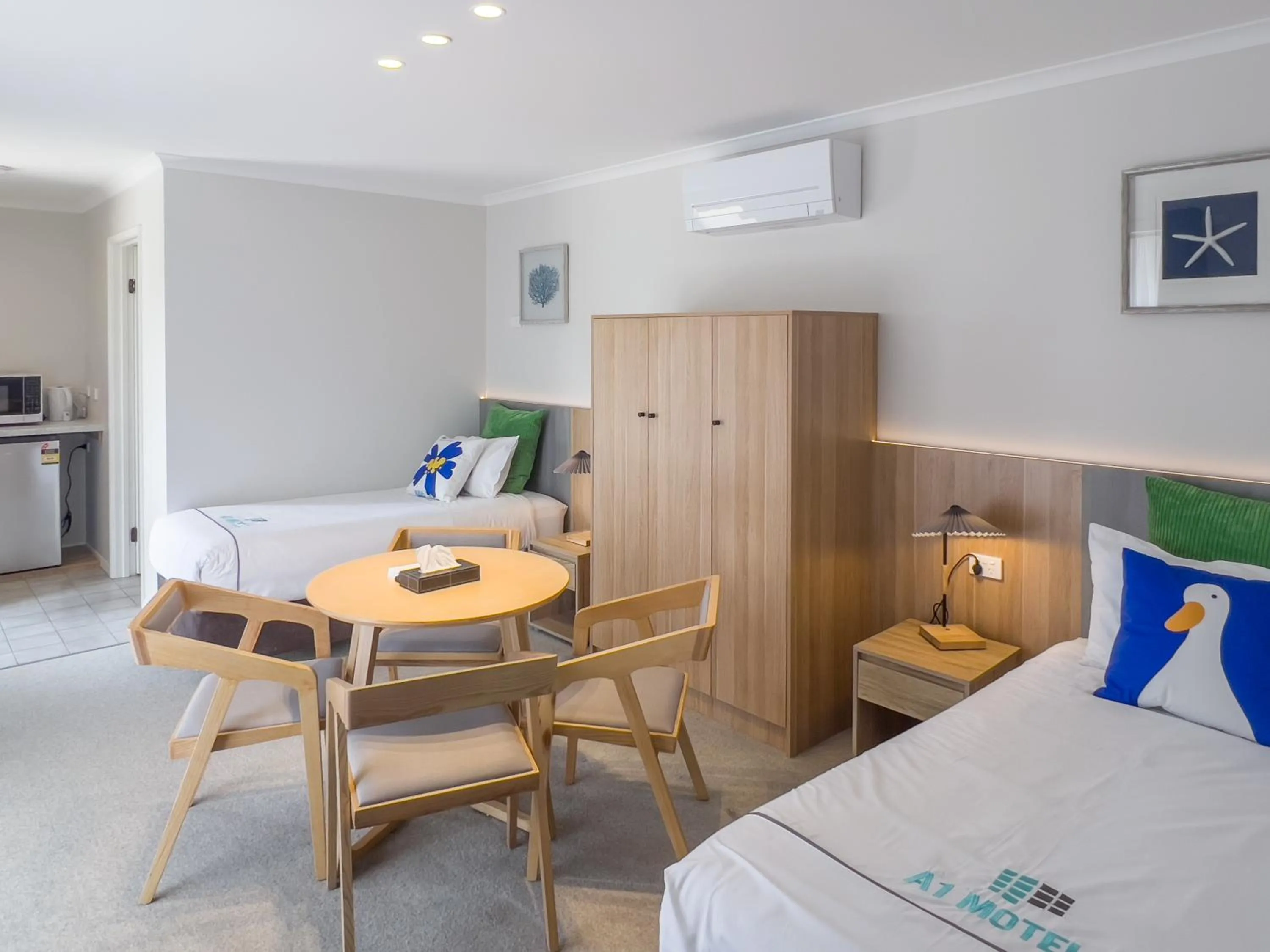 Bedroom, Bed in A1 Motels and Apartments Port Fairy