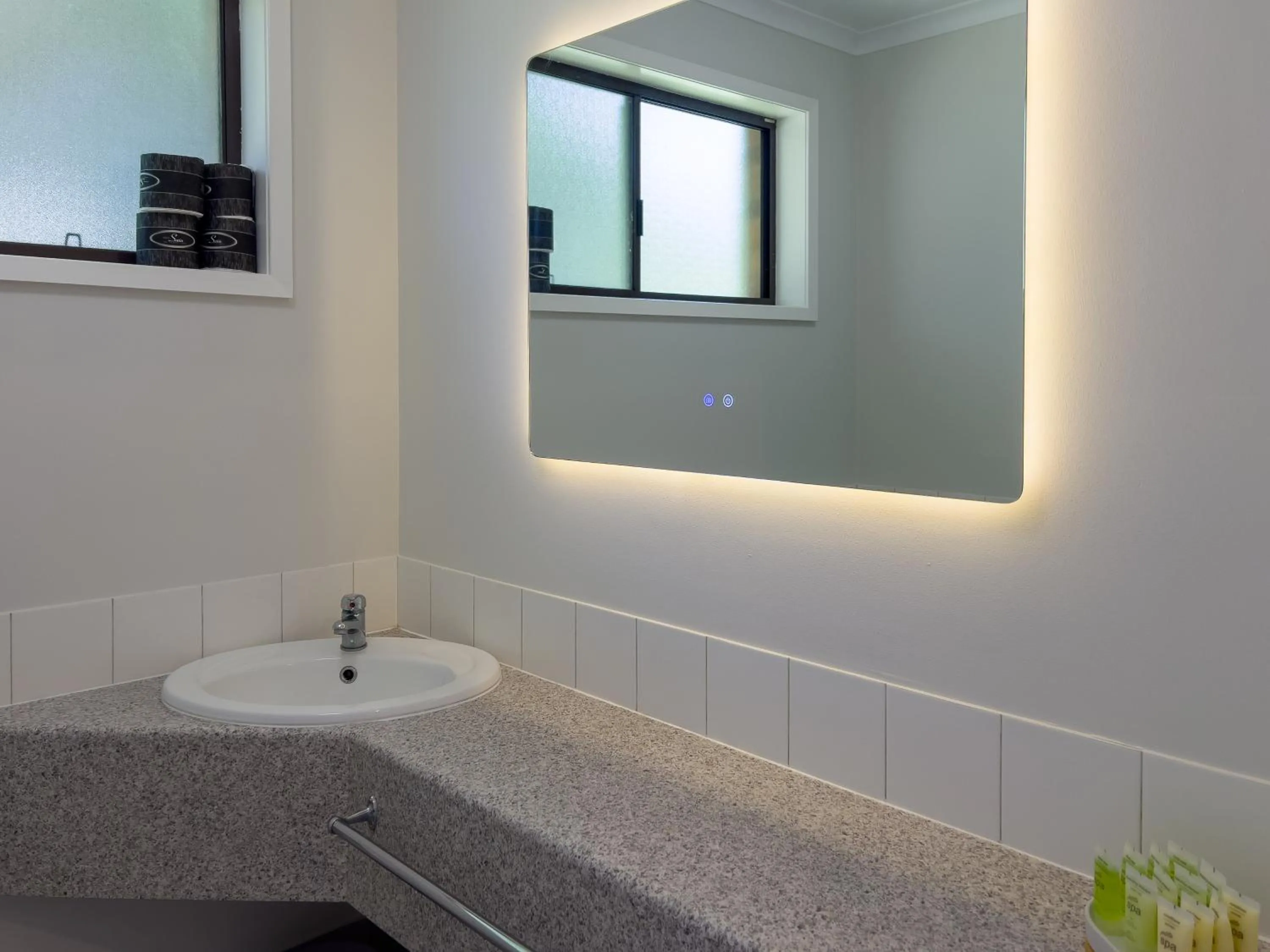 Bathroom in A1 Motels and Apartments Port Fairy