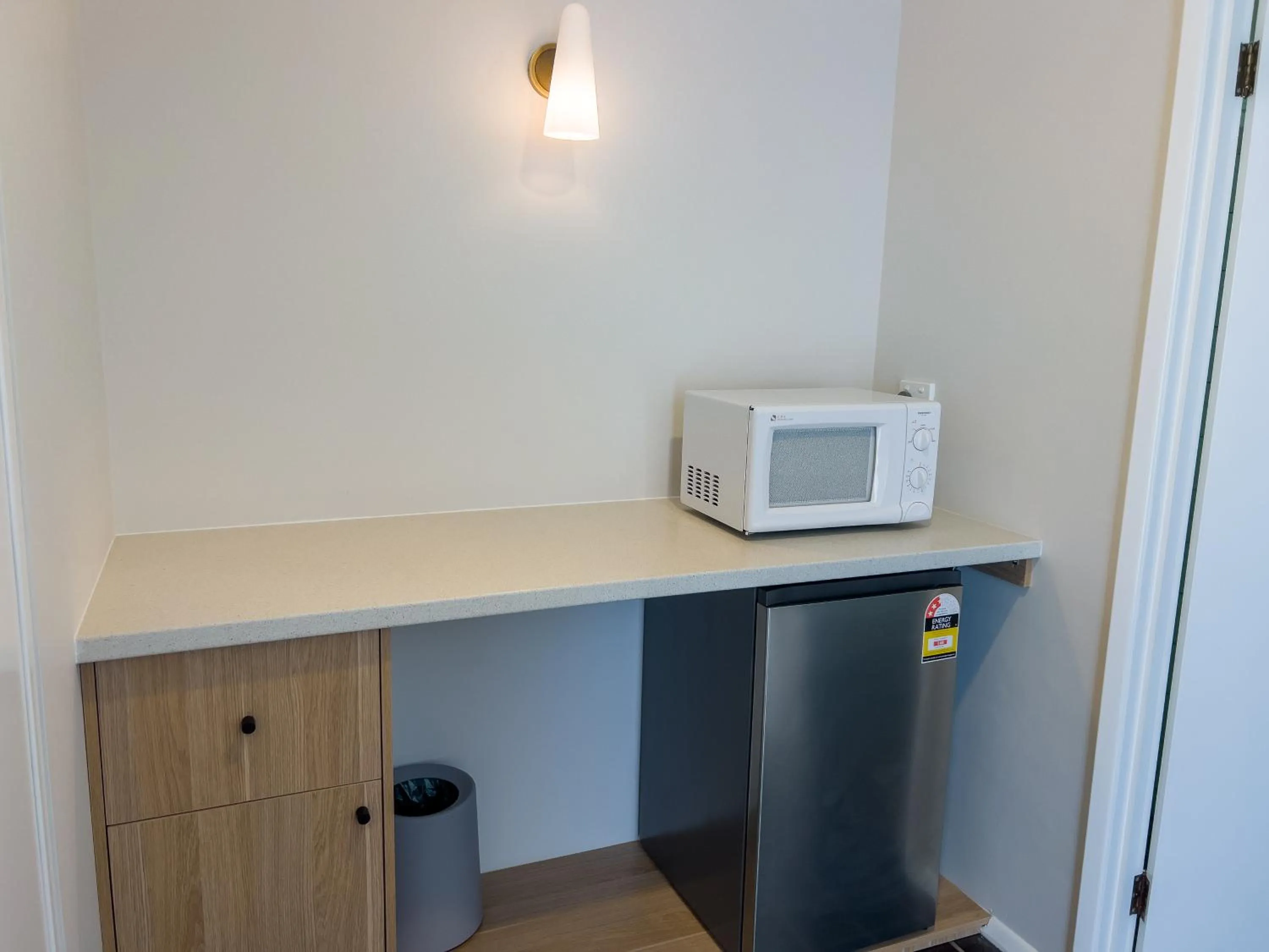 minibar in A1 Motels and Apartments Port Fairy