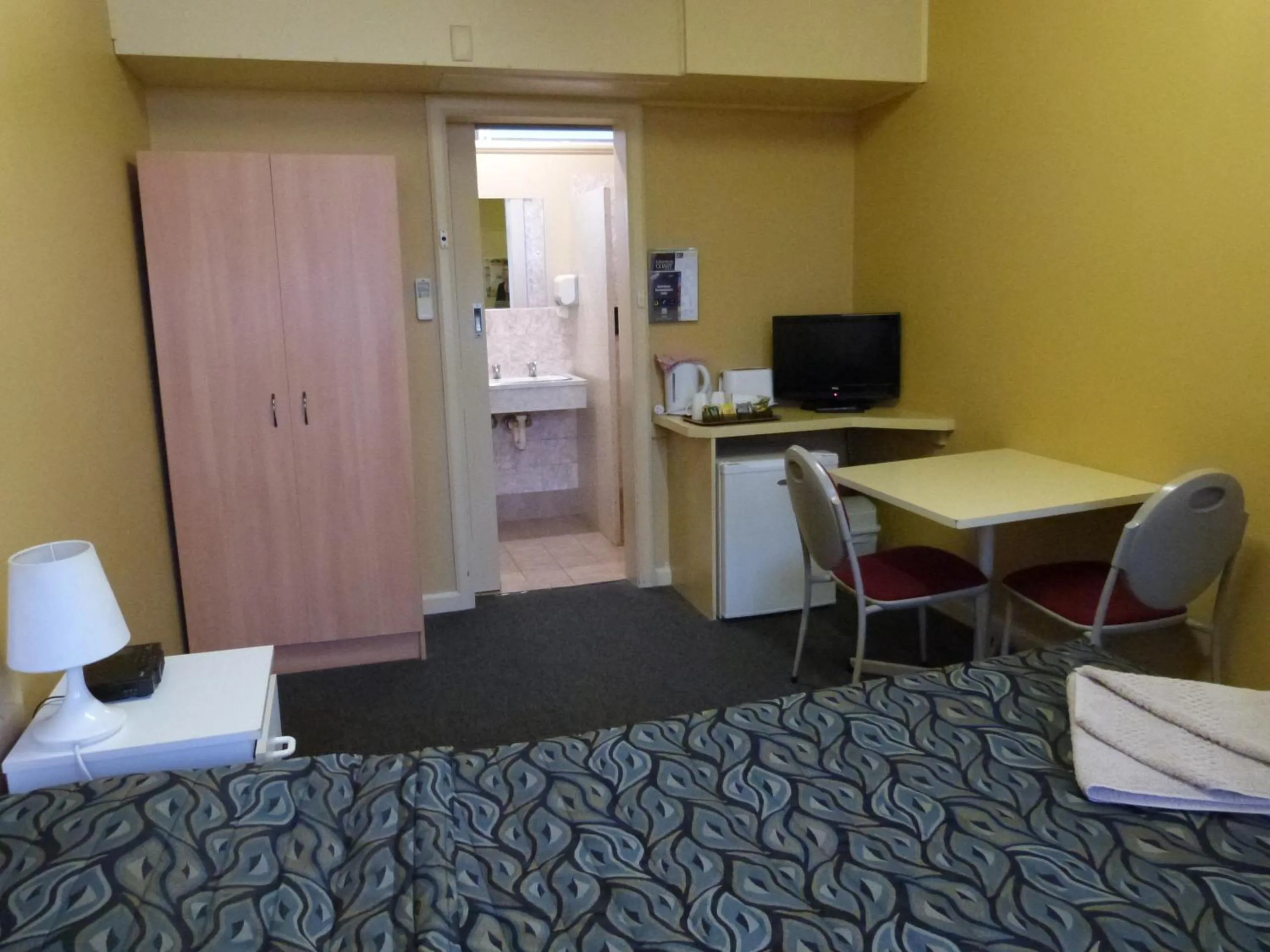 Photo of the whole room in Grand Central Motel