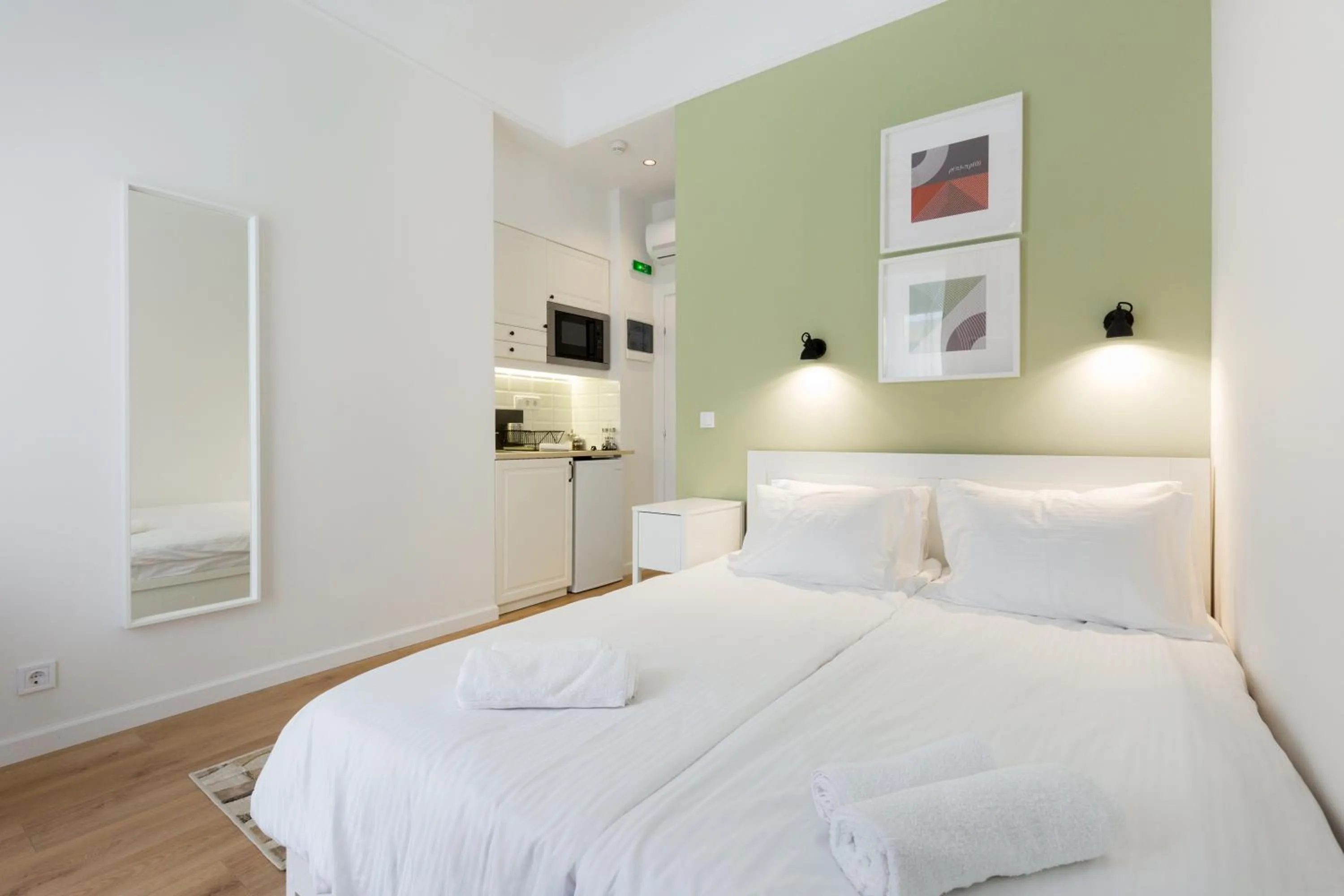 Photo of the whole room, Bed in Dinostratus House