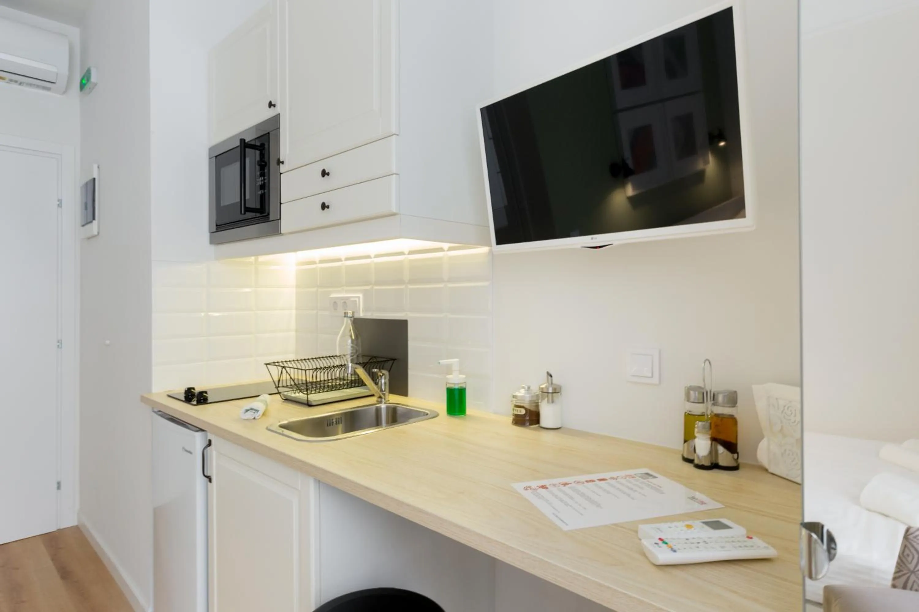 TV and multimedia in Dinostratus House