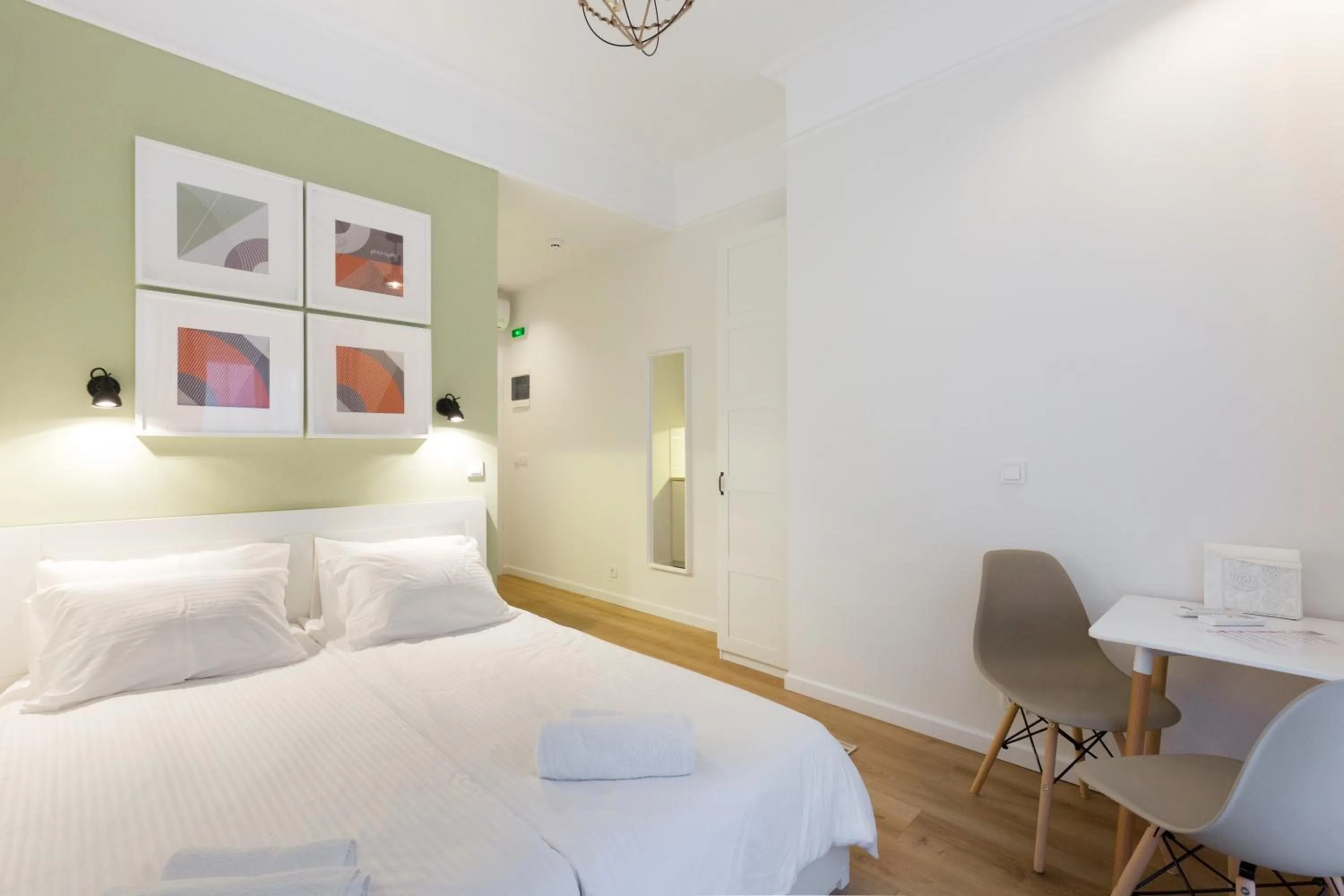 Photo of the whole room, Bed in Dinostratus House