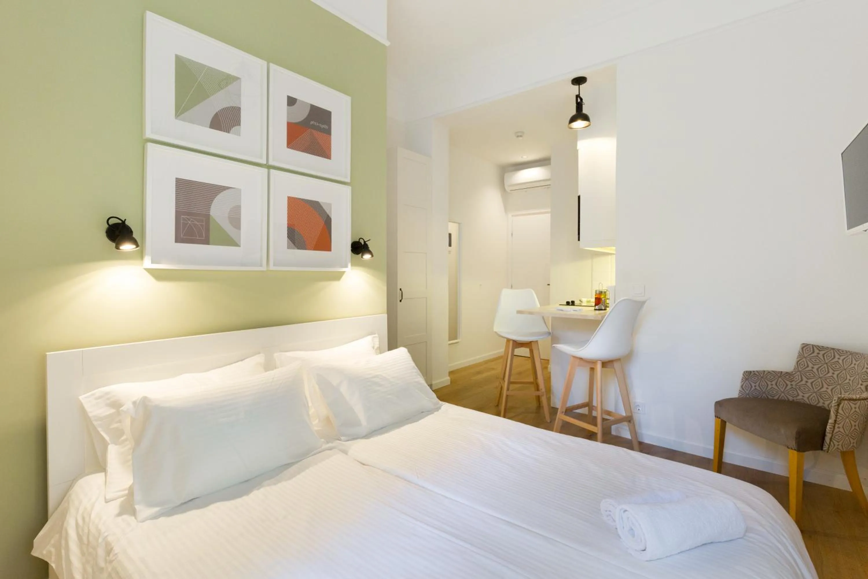 Photo of the whole room, Bed in Dinostratus House